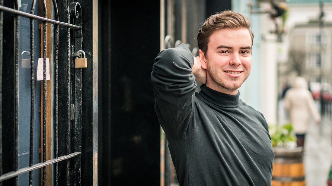 Steve Eisman warnt vor Aktienmarkt-Blase bei Fed-Zinssenkungen. Erfahren Sie, warum Experten uneins sind über mögliche Folgen. #Aktienmarkt #Blasenbildung #SteveEisman #FedZinssenkungen