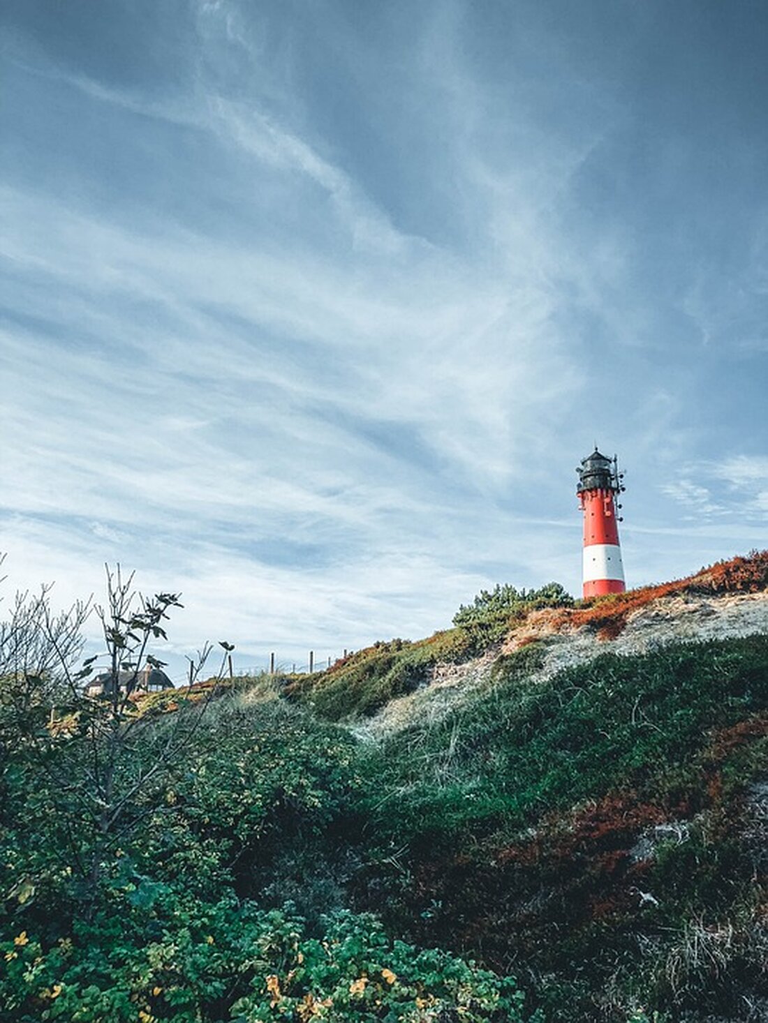 Lesen Sie, wie die Baugenehmigungen auf Sylt eingebrochen sind und Experten vor steigenden Immobilienpreisen warnen. Ein Blick auf den boomenden Markt der Nordsee-Insel.