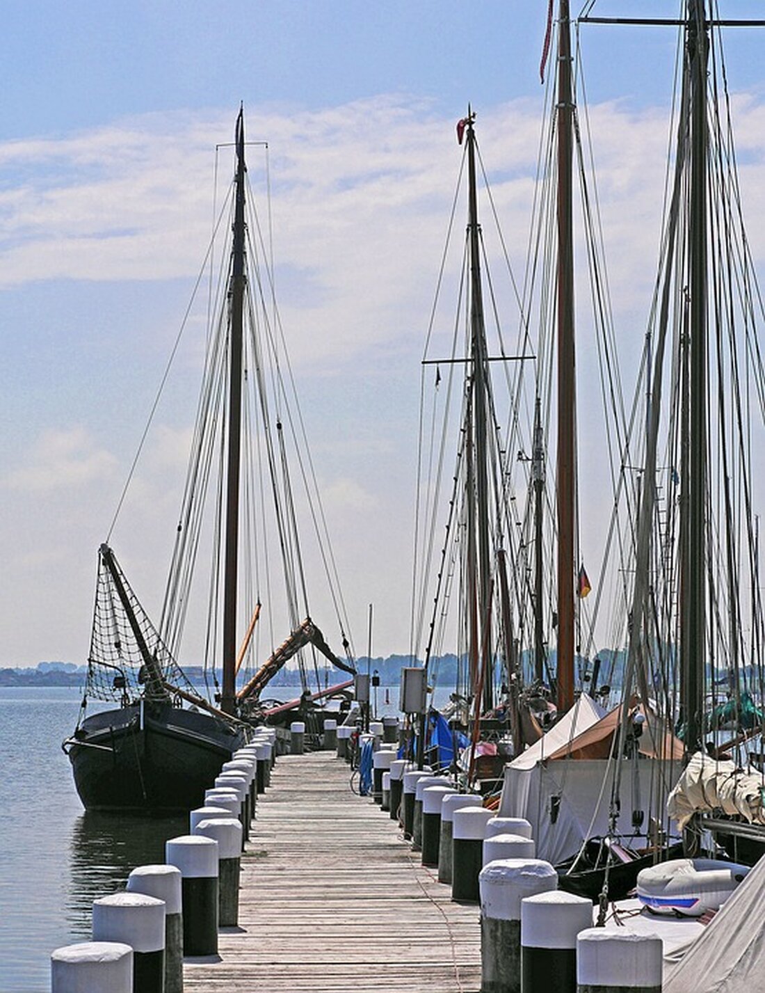 JPMorgan-Analysten raten Anlegern, trotz Kursrückgängen bei KI-Aktien wie NVIDIA weiterhin zu halten. Erfahre mehr in diesem Artikel. #KI #NVIDIA #JPMorgan #Aktien #Investieren