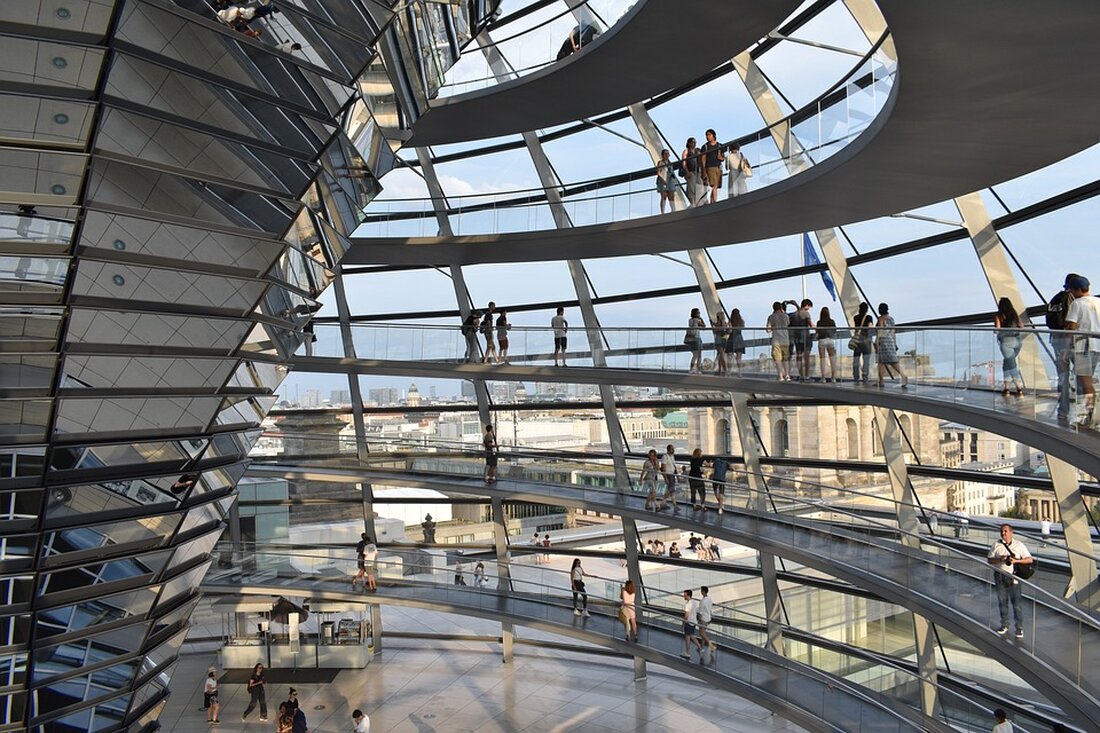 Berliner Sparkasse verliert vor Gericht - Kunden erhalten Rückerstattung für unangekündigte Kostenerhöhungen. Betroffene Bankkunden können nun Geld zurückfordern. #Verbraucherschutz #Kontoführungsgebühren #Rückzahlung