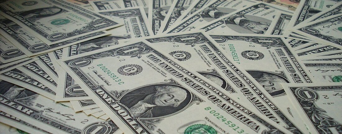 Peter Schiff warnt vor einer USD-Krise ab 2025, da BRICS die Entdollarisierung vorantreibt und der Dollar schwächer wird.