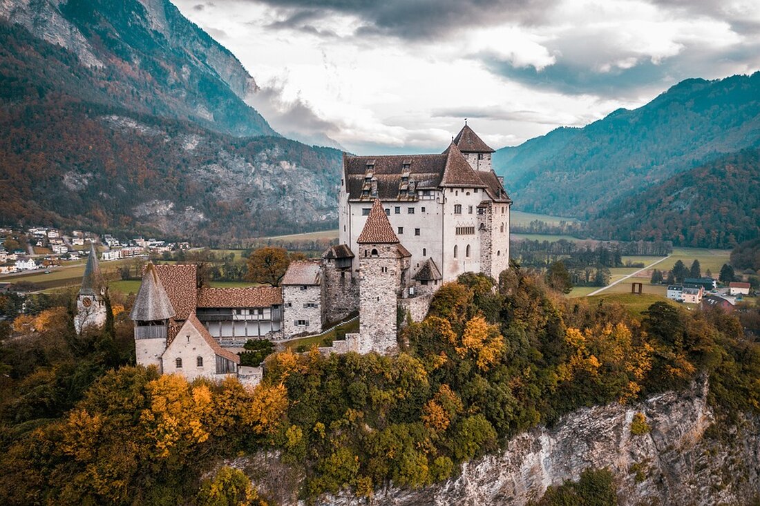Liechtenstein schafft Regulierung für Staking und Lending im Blockchain-Gesetz. Erfahre, wie die neue Gesetzgebung Pionierarbeit leistet und den Schutz von Kunden und Standort verbessert. Finde heraus, was Staking und Lending sind und warum diese Entwicklung erfreulich ist.