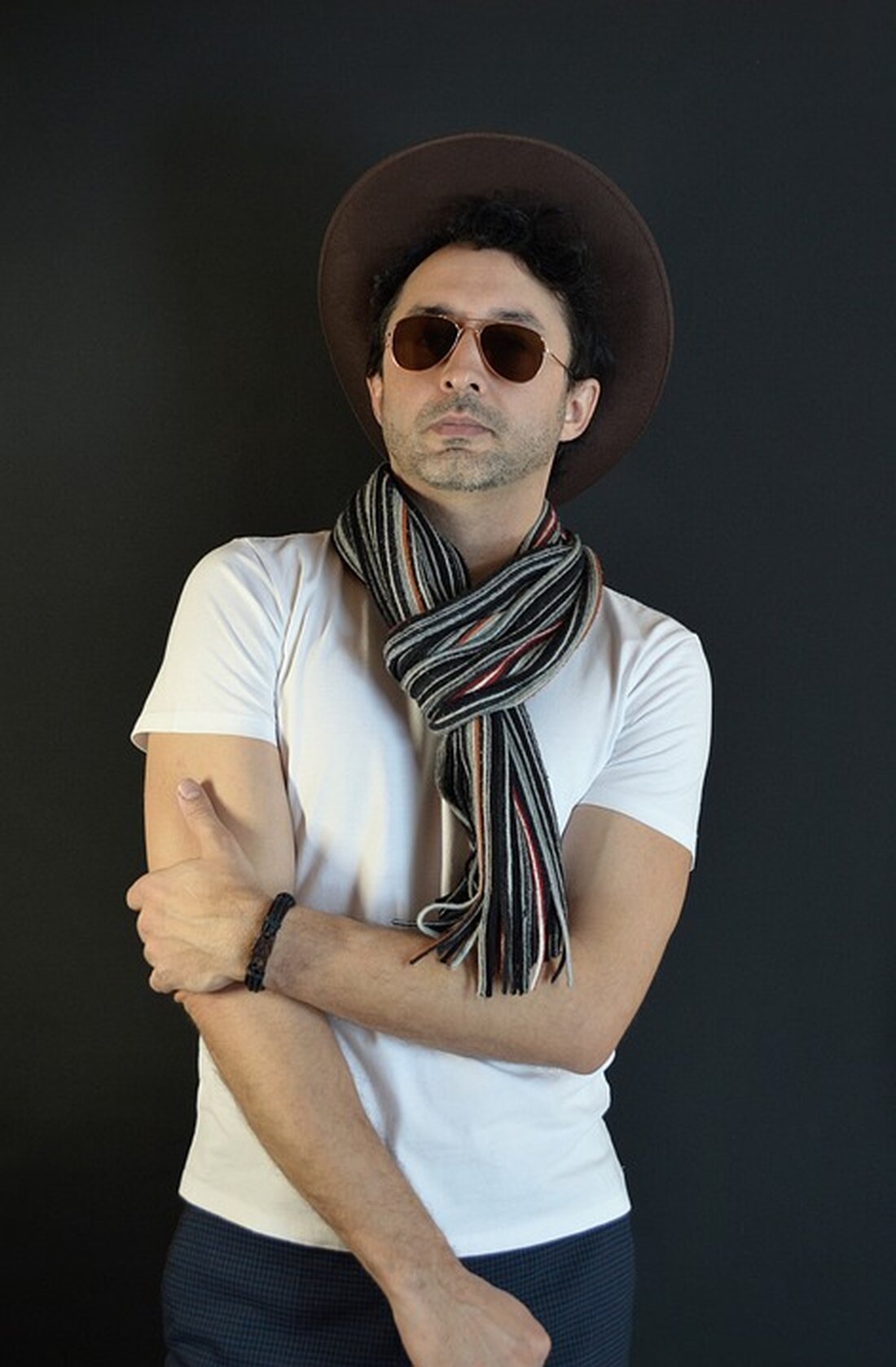 Für viele junge US-Bürger sind Häuser unerschwinglich - Umfrage zeigt, dass Millennials und Gen Z oft auf finanzielle Unterstützung der Familie angewiesen sind. Hypothekenzinsen und steigende Preise machen den Hauskauf zur Herausforderung. 🏡 #Hauskauf #GenerationZ #Millennials #Immobilienmarkt