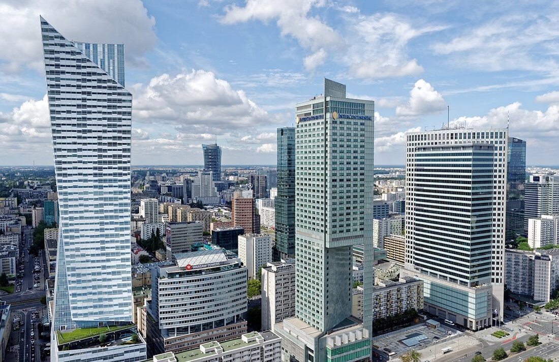 Erfahren Sie, wie viel von einem Bruttogehalt von 5500 € in der Rente übrig bleibt und wie die Rentenformel dabei hilft. Entdecken Sie, wie hoch Ihre monatliche Rente ausfallen könnte.