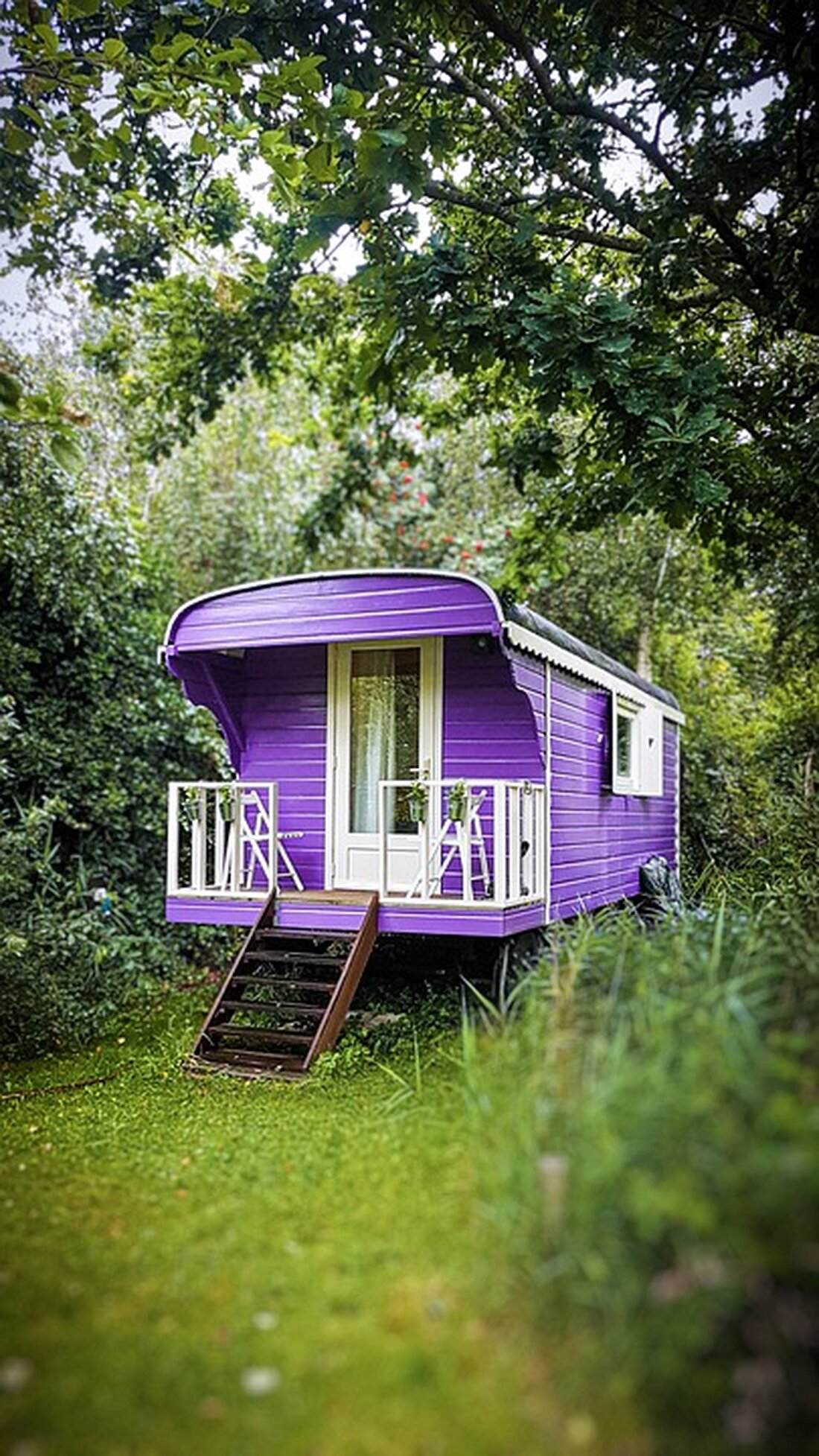 Erfahren Sie, wie es ist, in einem 39 Quadratmeter großen Wohnturm zu leben. Ein innovatives Konzept, das Platzmangel in eine luxuriöse Wohnsituation verwandelt. Entdecken Sie die Möglichkeiten!