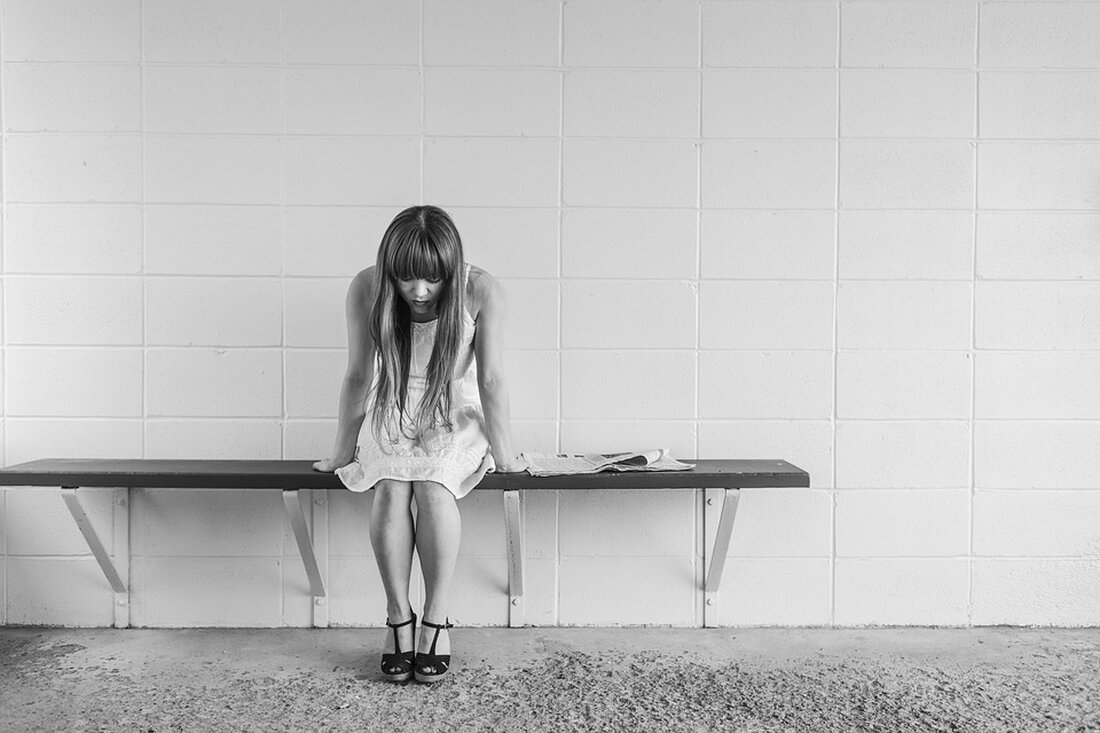 Was ist Stress? Die Bedeutung, Ursachen und Auswirkungen erklärt – Ein SEO-Artikel zur Stressbewältigung Stress ist ein Zustand, den die meisten Menschen in ihrem Leben erleben. Es handelt sich um eine natürliche Reaktion des Körpers auf potenziell belastende Situationen. Obwohl Stress an sich nicht immer negativ sein muss, kann eine übermäßige Belastung zu gesundheitlichen Problemen führen. In diesem Artikel werden wir uns genauer mit der Bedeutung von Stress, den Ursachen und den Auswirkungen auf den Körper beschäftigen. Dazu werden auch einige Methoden zur Stressbewältigung vorgestellt. Stress – Die Bedeutung Stress wird oft als eine Reaktion auf äußere Einflüsse oder innere …