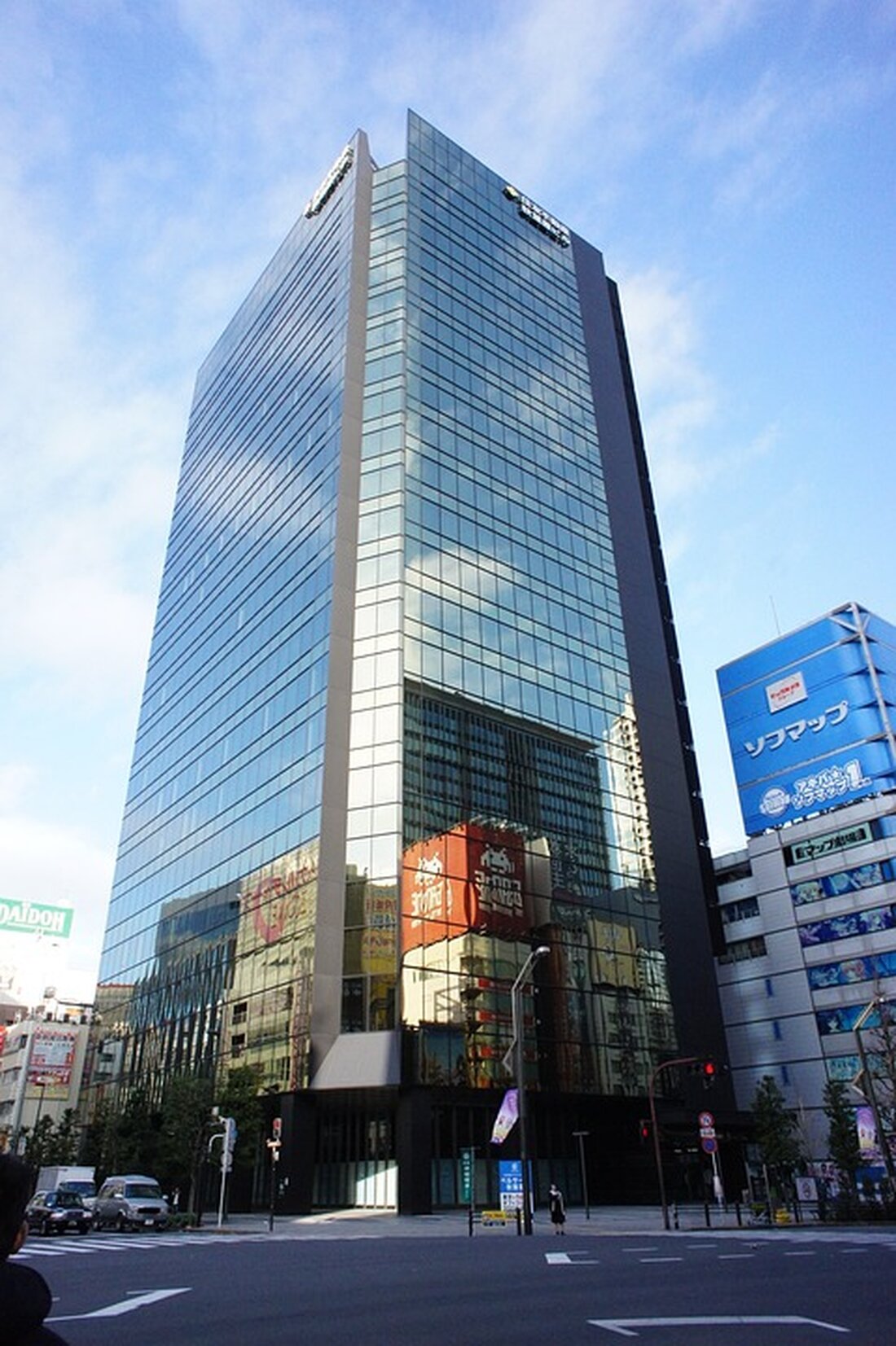 Gemäß einem Bericht von www.saechsische.de, steht fest, dass der japanische Automobilzulieferer Sumitomo sein Werk in Oberseifersdorf zum 31. Dezember schließen wird. Dies hat bedeutende Auswirkungen auf die Beschäftigten, den Maschinenpark und die Immobilie. Der Standortverantwortliche, Rolf Hinke, betont, dass der Liquiditätsbeschluss umgesetzt werden muss und dass alle Beteiligten gut beschäftigt sind. Es ist offensichtlich, dass dieser Schließungsprozess gut durchdacht und organisiert sein muss. Diese Schließung wird zweifellos Auswirkungen auf den Immobilienmarkt in der Region haben. Die räumliche Struktur des Werks und die zukünftige Nutzung der Immobilie werden sich verändern. Es wird sich zeigen, ob die Immobilie in Zukunft für andere …