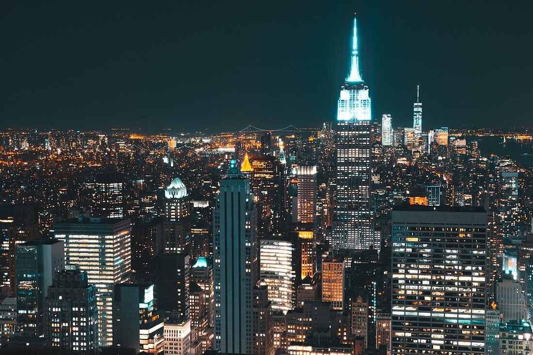 Gemäß einem Bericht von www.finanzen.net, sind die Renditen in den USA deutlich gefallen, was einen Rückgang des inversen Verlaufs der Zinsstrukturkurve zur Folge hatte. Für den Aktienmarkt ist das eine positive Entwicklung, die eine Erholung unterstützt. Die Erholung am Aktienmarkt in den letzten Monaten wurde begleitet von einer kräftigen Strukturverschiebung bei amerikanischen Anleihen. Die Renditen für Staatsanleihen in Übersee sind kräftig gefallen, wobei die Abschläge am kurzen Ende größer waren als am langen Ende. Damit hat sich der inverse Verlauf der Zinsstrukturkurve deutlich abgeschwächt. Die Anleger wetten nach unserer Interpretation auf eine langfristige wirtschaftliche Erholung. Diese Entwicklung kann positive Auswirkungen &hellip;