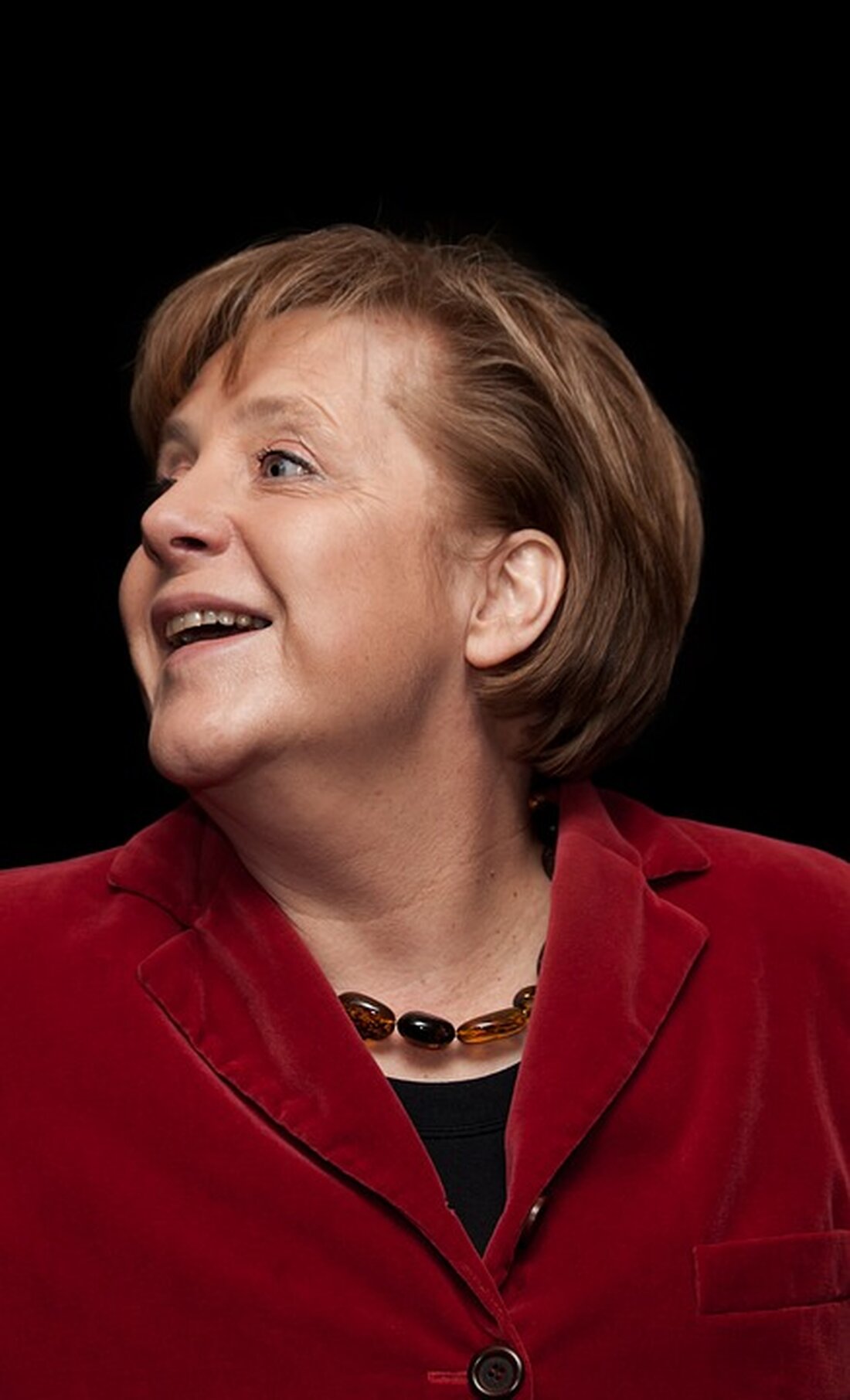 Gemäß einem Bericht von www.rbb24.de, zeichnet sich in Berlin eine Koalitionsvereinbarung zwischen CDU und SPD ab, die die Wirtschaftspolitik der Stadt gestalten soll. Einig sind sich die Parteien in vielen Punkten, allerdings gibt es einige grundsätzliche Meinungsverschiedenheiten. Laut Wirtschaftssenator Stephan Schwarz stehen die meisten Unternehmen in der Hauptstadt trotz der Dauerkrise gut da. Die Berliner Wirtschaft verzeichnet kein Anzeichen für eine Pleitewelle, und der Ausblick für das Jahr ist optimistisch. Dennoch gibt es laut Vereinigung der Unternehmerverbände (UVB) durch gestiegene Preise, Lieferschwierigkeiten und geopolitische Unsicherheiten eine schwierige Lage. Die Investitionen im Berliner Start-Up-Sektor sind im vergangenen Jahr um die Hälfte …