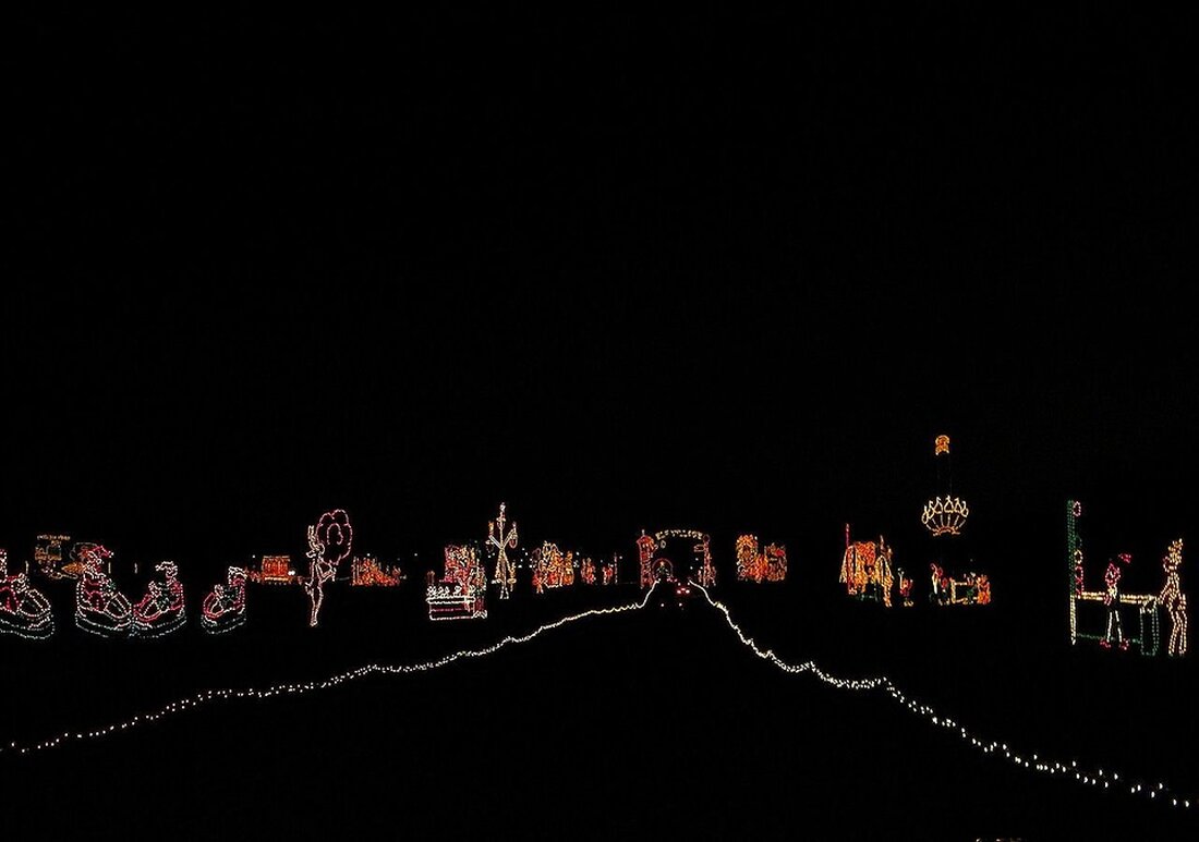 Gemäß einem Bericht von www.finanzen.net, haben die jüngsten Ereignisse im Nahen Osten schwerwiegende Auswirkungen auf die dortigen Aktienmärkte gehabt. Der TA-35 in Tel Aviv brach um 6,47 Prozent ein, was den größten Verlust in mehr als drei Jahren darstellt. Auch der EGX30 in Kairo verzeichnete einen Rückgang um 2,6 Prozent. Ähnliche Verluste gab es auch in Riad, Doha und Kuwait City, wenn auch in geringerem Ausmaß. Diese Entwicklungen haben ernsthafte Auswirkungen auf den Markt der Finanzbranche. Die Unsicherheit in der Region hat zu einem massiven Verkaufsdruck geführt, da Anleger befürchten, dass die geopolitische Situation zu wirtschaftlichen Störungen führen könnte. Dies …