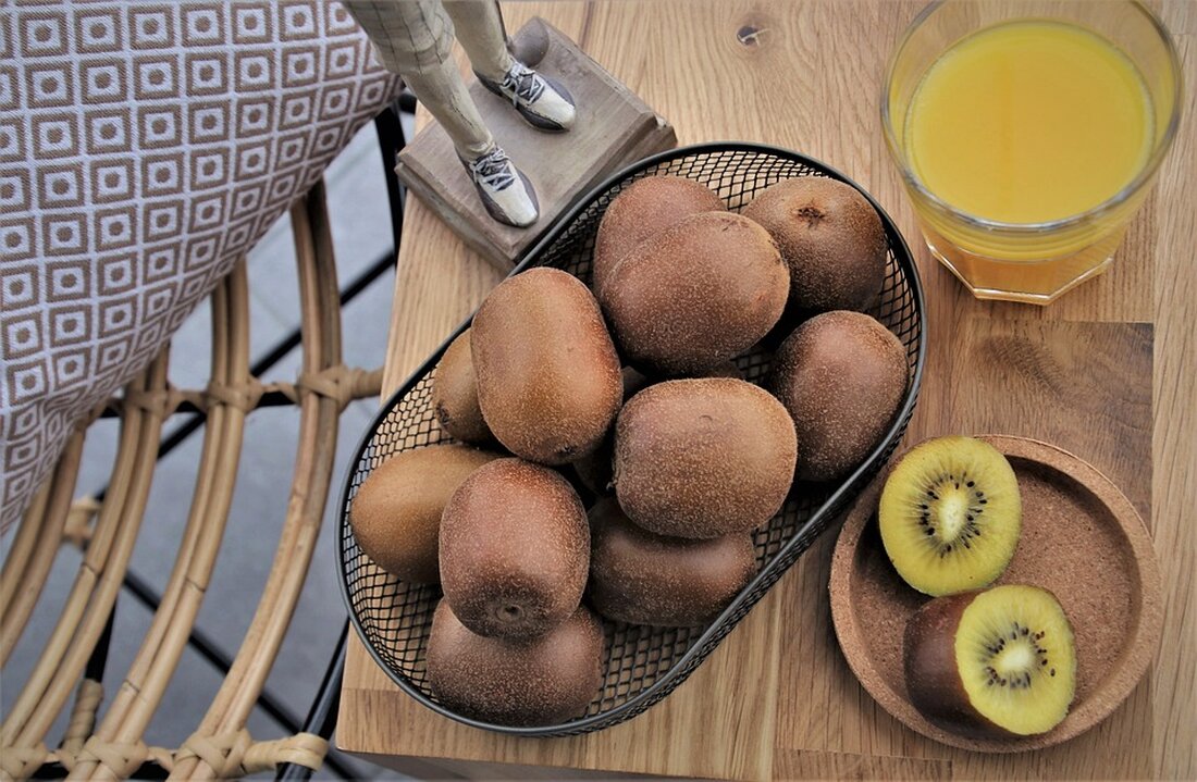 Gemäß einem Bericht von de.cointelegraph.com haben die Anwälte der US-Börsenaufsicht SEC angekündigt, ihre Klagen gegen den Ripple-Chef Brad Garlinghouse und den Ripple-Mitgründer Chris Larsen fallen zu lassen. Die Entscheidung wird von Ripple und seinen Führungskräften als &#8222;Kapitulation der SEC&#8220; bezeichnet. Im Dezember 2020 hatte die SEC Klagen gegen Ripple, Garlinghouse und Larsen erhoben und den unrechtmäßigen Verkauf der firmeneigenen Kryptowährung XRP angeklagt. Im Juli dieses Jahres entschied ein Bundesrichter jedoch, dass XRP kein Wertpapier ist, wenn es an Kleinanleger verkauft wird. Trotzdem war der Prozess gegen Ripple für April 2024 angesetzt. Die genauen Gründe für den Rückzug der SEC-Klage gegen &hellip;