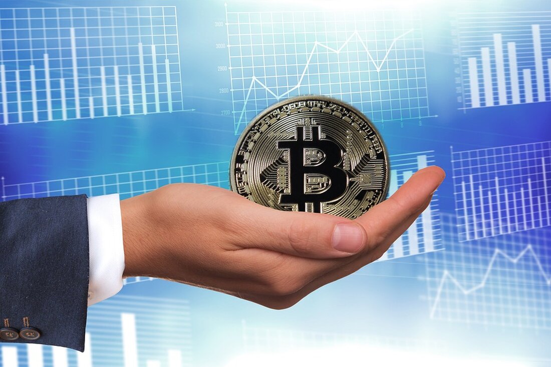 Gemäß einem Bericht von www.finanzen.net, Das Jahr 2024 dürfte für die Krypto-Welt und insbesondere Bitcoin stark werden, da ist sich die Mehrheit der Experten einig. Während nahezu sicher ist, dass der Bitcoin neue Rekordhöhen erklimmen wird, erwartet CoinFund sogar einen Anstieg bis auf eine halbe Million US-Dollar. Krypto-Experten sind optimistisch für die Bitcoin-Entwicklung und sehen Treiber wie Bitcoin-ETFs und das Bitcoin-Halving. Der aktuelle Kurs des Bitcoins liegt bei etwa 43.000 US-Dollar und Experten prognostizieren Preisanstiege bis auf 500.000 US-Dollar für 2024. Der Bitcoin legte im vergangenen Jahr eine fulminante Rally aufs Parkett. Experten zufolge dürfte der positive Trend weiter anhalten …