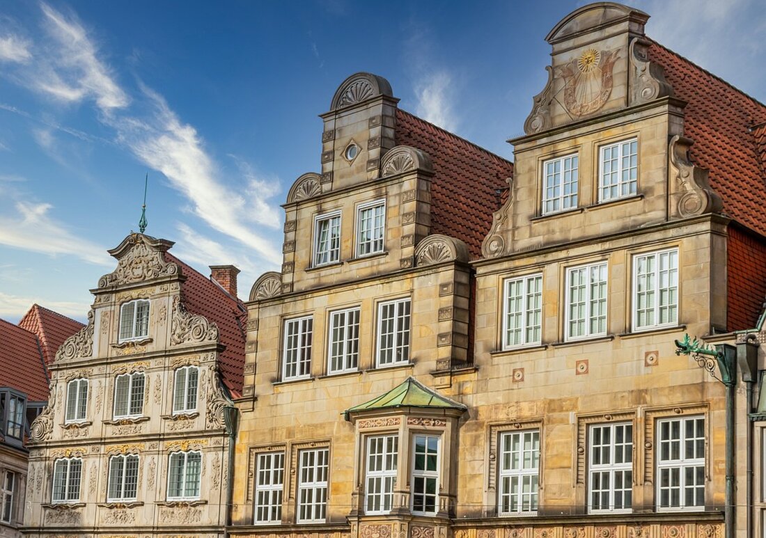 Gemäß einem Bericht von www.butenunbinnen.de, Bremen plant den Kauf des Gebäudes an der Domsheide, um es in städtische Hand zu überführen. Die Ideen für eine mögliche Nutzung sind vielfältig, von öffentlicher Nutzung durch Justizbehörden oder Universitäten bis hin zu Zwischennutzungen. Die Politik strebt eine Neugestaltung an, die dazu beitragen soll, die Innenstadt zu beleben und attraktiver zu machen. Die geplante Übernahme des Gebäudes durch die Stadt Bremen bietet verschiedene Nutzungsmöglichkeiten, die eine positive Auswirkung auf den Immobilien-Markt haben könnten. Die öffentliche Hand könnte die Immobilie für öffentliche Zwecke verwenden, was die Attraktivität des Stadtzentrums steigern und zu einer Belebung beitragen …