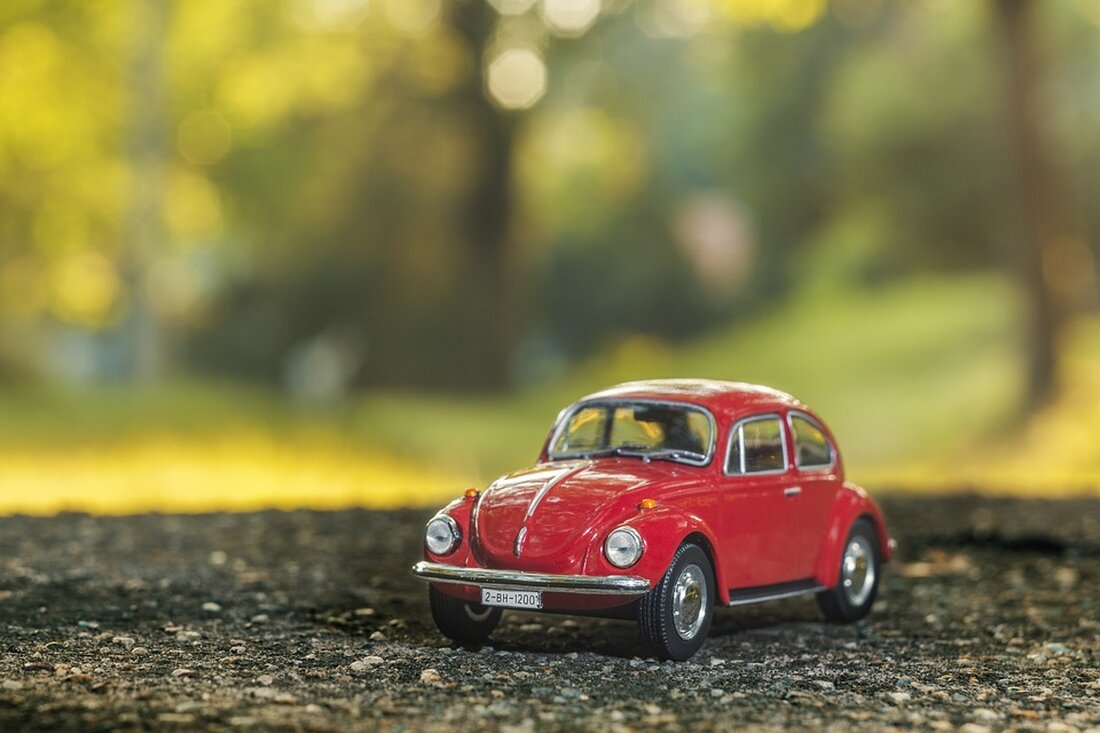 Gemäß einem Bericht von www.wallstreet-online.de, hat das Insurtech Finanzchef24 deutsche Klein- und Kleinstunternehmer befragt, mit welchen Unternehmerinnen oder Unternehmern sie gerne einen Tag zusammenarbeiten würden. Das Ergebnis zeigt, dass trotz innovativen Jungunternehmern weiterhin auf die alten Hasen der Branche gesetzt wird. Bill Gates führt bereits zum dritten Mal in Folge die Liste an, gefolgt von Jeff Bezos und The Duc Ngo. In Anbetracht dieser Umfrageergebnisse ist es interessant zu analysieren, warum die deutschen Klein- und Kleinstunternehmer weiterhin auf etablierte Größen wie Bill Gates und Jeff Bezos setzen. Einerseits könnten sie von dem enormen Erfahrungsschatz und der Expertise dieser Unternehmer profitieren, …