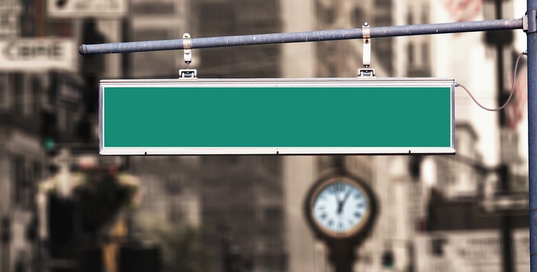 Wie amp.zdf.de berichtet, gibt es für junge Erwachsene, die während ihres Studiums oder ihrer Ausbildung über ihre Eltern privat versichert waren, Einschränkungen beim Wechsel zur gesetzlichen Krankenversicherung. Ein Wechsel ist nur möglich, wenn sie als Berufseinsteiger einer sozialversicherungspflichtigen Beschäftigung nachgehen. Selbstständige haben keine Möglichkeit, von der privaten in die gesetzliche Krankenversicherung zu wechseln, wenn sie sich während des Studiums oder der Ausbildung dafür entschieden hatten. Diese Regelung kann weitreichende Auswirkungen auf den Krankenversicherungsmarkt haben. Junge Erwachsene, die aufgrund der genannten Einschränkungen nicht zur gesetzlichen Krankenversicherung wechseln können, bleiben länger in einer privaten Krankenversicherung. Dies könnte die Stabilität und Wettbewerbsfähigkeit des &hellip;