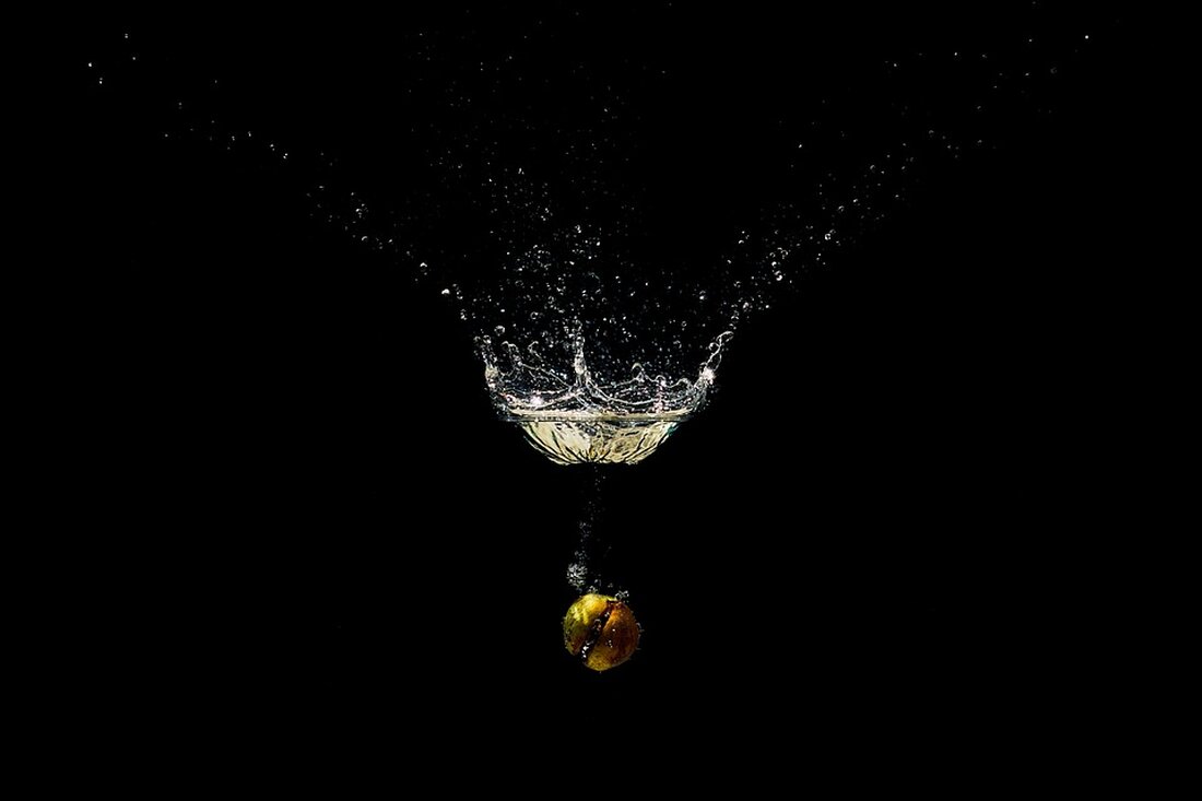 Gemäß einem Bericht von stock3.com, Paycom, ein US-amerikanisches Unternehmen, das cloudbasierte Softwarelösungen zur umfassenden Personalverwaltung anbietet, musste kürzlich eine schlechte Umsatzprognose für das vierte Quartal bekannt geben. Dies führte zu einem drastischen Absturz der Paycom-Aktie um rund 37 % vor Börseneröffnung. Analysten hatten im Vorfeld mit einem höheren Umsatz gerechnet, und die Veröffentlichung der neuen Software „Beti“ könnte einen Teil der Einnahmen von anderen Produkten des Unternehmens kannibalisieren. Die schlechte Prognose und der Absturz der Aktie haben erhebliche Auswirkungen auf den Markt. Zahlreiche Broker haben ihre Kursziele gesenkt, und die große Unsicherheit um die zukünftige Entwicklung des Unternehmens führt dazu, …