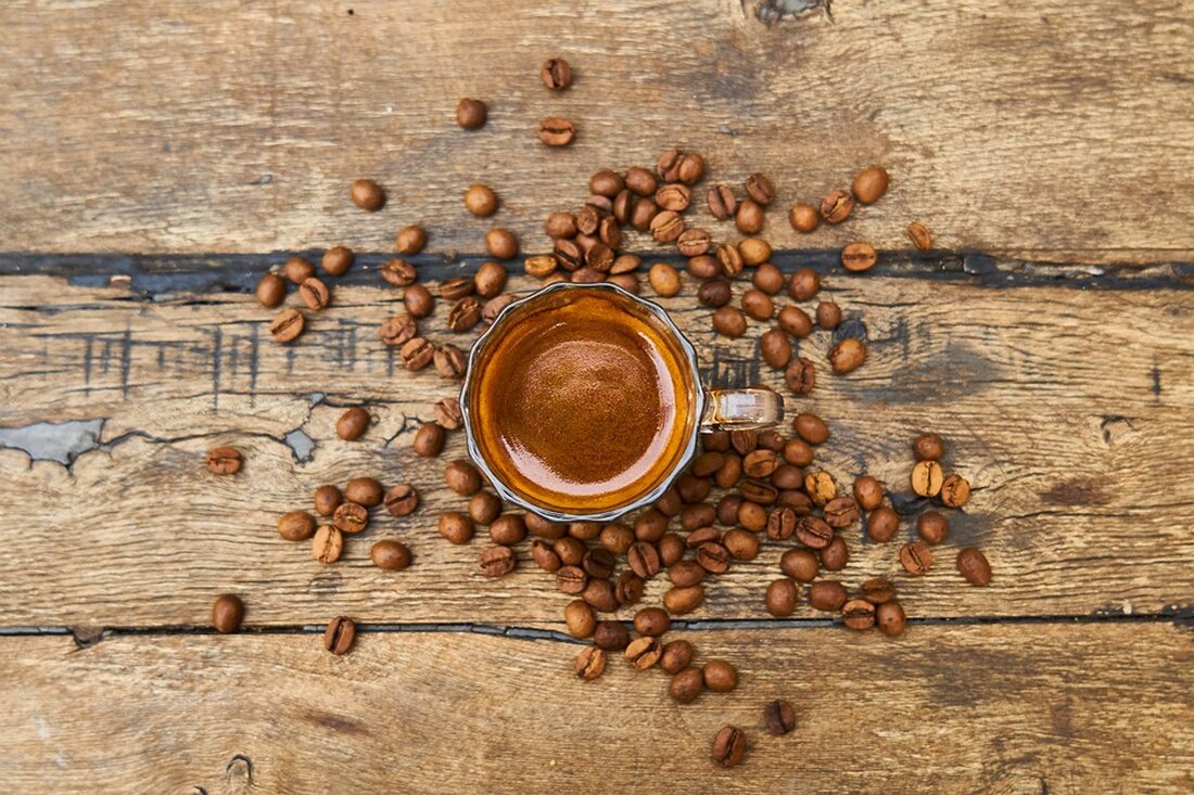 Gemäß einem Bericht von www.rbb24.de, warnt die Berliner Verbraucherzentrale vor angeblichen Neu-Verträgen für Strom und Gas, die ohne schriftliche Bestätigung des Verbrauchers abgeschlossen werden können. Dazu werden lediglich Angaben wie Name, Adresse und Energiezählernummer benötigt. Diese Entwicklung ermöglicht das Zustandekommen ungewollter Verträge, da Anbieter diese Daten oftmals durch unangekündigte Hausbesuche oder Telefonanrufe erhalten. Die Berliner Verbraucherzentrale rät daher zur Vorsicht und betont, dass seriöse Anbieter nie nach solchen Daten per Telefon fragen würden. Die Vorsitzende des Bundes der Energieverbraucher fordert eine Reform, um dem Problem mit den untergeschobenen Verträgen entgegenzuwirken und eine Vollmacht des Kunden zu fordern, die sein Einverständnis &hellip;