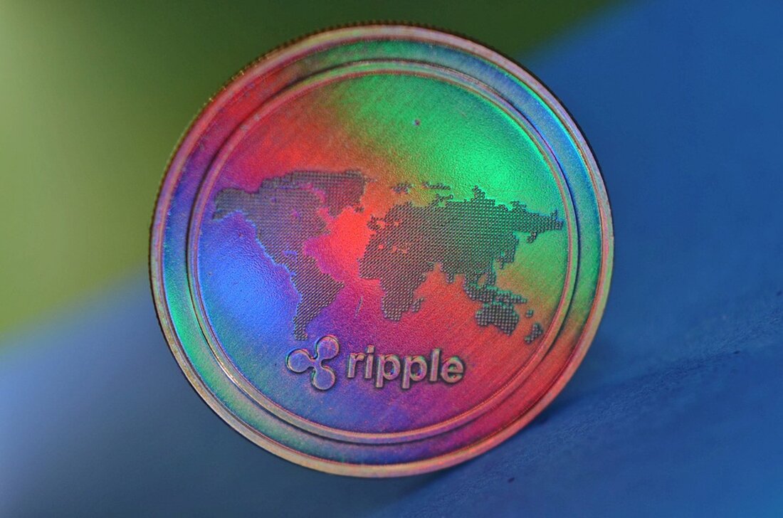 Gemäß einem Bericht von www.finanznachrichten.de, hat Ripple&#8217;s XRP seit Januar beeindruckende Gewinne von rund 80% verzeichnet, wobei viele der Meinung sind, dass dies auf Teilerfolge im Rechtsstreit gegen die US-Börsenaufsicht SEC zurückzuführen ist. Der aktuelle Handelspreis liegt bei etwa 0,61 Dollar, wobei für den Coin vielversprechende Aussichten vorliegen. Die zahlreichen positiven Prognosen und Analysen zu XRP deuten darauf hin, dass der Coin in den kommenden Jahren einen erheblichen Preisanstieg verzeichnen könnte. Analysten prognostizieren, dass XRP bis Ende 2024 bis zu 25 Dollar erreichen könnte, basierend auf einem identifizierten &#8222;Bull-Flag&#8220;-Muster. Zudem wird diskutiert, dass XRP möglicherweise dem bekannten Zahlungsdienstleister SWIFT den &hellip;