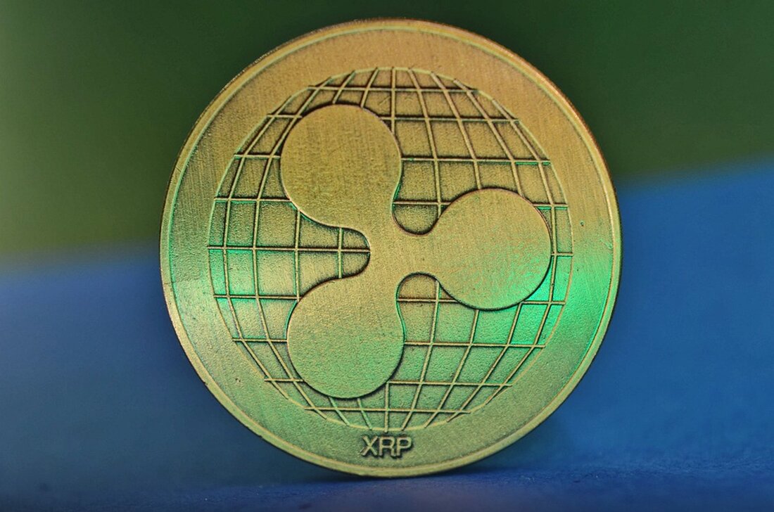 Gemäß einem Bericht von de.beincrypto.com, scheint der XRP-Kurs eine Korrekturbewegung zu initiieren. Der Ripple-Kurs konnte den 0,382 Fib-Widerstand bei rund 0,6275 USD überwinden und die Golden Ratio bei rund 0,75 USD anvisieren. Allerdings verläuft der Tag heute bärisch, wodurch sich die Frage stellt, ob Ripple jetzt korrigieren wird oder ob eine trendumkehrende Bewegung bevorsteht. In Bezug auf die Kursentwicklung zeigt sich, dass Ripple bisher lediglich auf 0,733 USD gestiegen ist, nachdem der 0,382 Fib-Widerstand überwunden worden war. Der Golden Ratio-Widerstand bei rund 0,75 USD wurde noch nicht erreicht. Des Weiteren deuten verschiedene Indikatoren darauf hin, dass eine Korrektur bevorstehen könnte, …