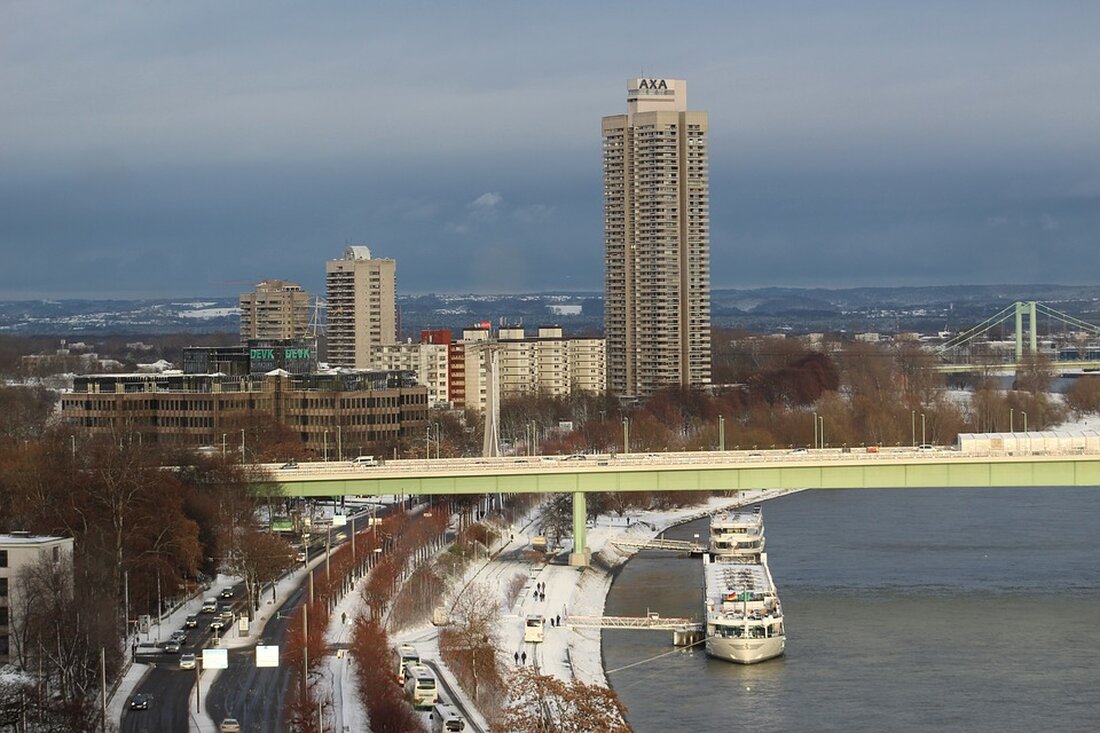 Gemäß einem Bericht von www.abendzeitung-muenchen.de, hat ein Ehepaar aus Benediktbeuern massive Probleme mit der Gebäudeversicherung Axa. Nach einem heftigen Hagel-Unwetter im August, das ihr Haus beschädigte, zahlte die Versicherung nur 40.000 Euro für Schäden von mindestens 45.000 Euro. Sie kündigte die Versicherung und fand nur schwer eine neue. Diese Situation zeigt, dass Versicherungsunternehmen oftmals nicht in vollem Umfang für Schäden aufkommen, obwohl die Versicherungsnehmer für Jahre Prämien gezahlt haben. Dies kann zu finanziellen Schwierigkeiten und Ineffizienz auf dem Markt führen. Verbraucher, die eine Versicherung abschließen, könnten skeptischer werden und im Schadensfall Probleme haben, ihre Ansprüche geltend zu machen. Es ist &hellip;