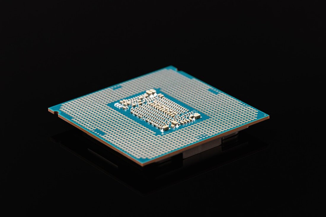 Gemäß einem Bericht von www.deraktionaer.de, Am zweiten Weihnachtsfeiertag konnten sich die Anleger von Intel über ein verspätetes Geschenk freuen. Rund 5,2 Prozent ging es für die Chip-Aktie am Dienstag nach oben, nachdem der Konzern vermeldete, beim Bau einer neuen Chip-Fabrik in Israel einen ordentlichen Zuschuss seitens der Regierung zu erhalten. Laut einem Bericht von Bloomberg lässt die israelische Regierung Subventionen in Höhe von 3,2 Milliarden Dollar springen, um Intel beim Ausbau seiner Fertigungsanlagen im Süden des Landes zu unterstützen. Insgesamt greift Intel für seine neue Chip-Fabrik aber tiefer in die Tasche – rund 25 Milliarden Dollar veranschlagt der US-Konzern an &hellip;