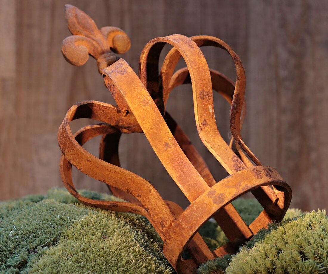 Im vergangenen Jahr war es schwierig, ein Haus oder eine Wohnung zu kaufen. Trotzdem gibt es viele Geschichten von Eigentümern, die ihre Erfahrungen beim Hauskauf teilen möchten. Einer davon ist Martin Eder, 48 Jahre alt, der ein Reihenhaus mit 120 Quadratmetern in Bonn-Endenich für 459.000 Euro gekauft hat und 3,8 Prozent Zinsen für seine Baufinanzierung zahlt. Immobilienmarkt im Wandel Diese Geschichte zeigt, dass der Immobilienmarkt einem stetigen Wandel unterworfen ist. In Zeiten, in denen die Nachfrage hoch ist und das Angebot knapp, können Häuser und Wohnungen zu höheren Preisen verkauft werden. Zudem spielen die aktuellen Zinssätze eine wichtige Rolle bei …