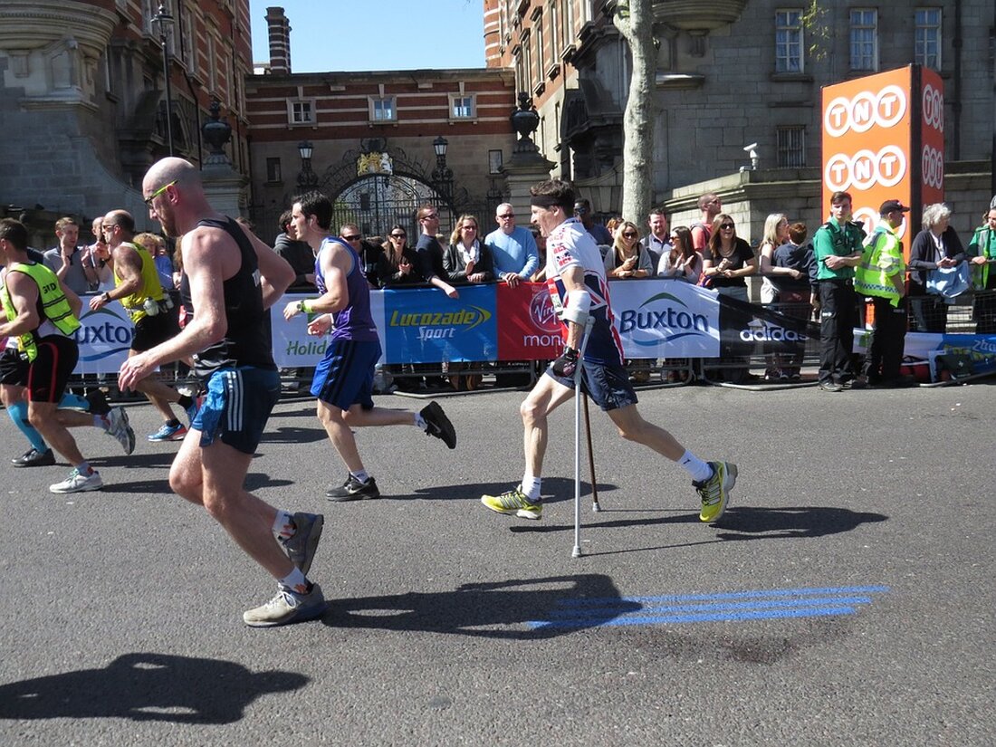 Ein Kündigungsbutton auf Websites, der das Kündigen von Verträgen erleichtern soll, wird von den meisten Anbietern immer noch nicht gesetzeskonform umgesetzt. Laut einer Untersuchung des Verbraucherzentrale Bundesverbandes (vzbv) erfüllen lediglich 42 Prozent der 2946 untersuchten Internetseiten die gesetzlichen Vorgaben, ein Jahr nach der Einführung des Buttons. Im Vergleich zur ersten Erhebung im November 2022 ist dies jedoch eine Steigerung von 14 Prozentpunkten. Besonders problematisch ist laut vzbv-Vorständin Ramona Pop, dass das Kündigungsformular oft erst hinter dem Kunden-Login angezeigt wird, was nicht erlaubt ist. Dadurch entstehen weiterhin Hindernisse und Probleme für Verbraucher, die Online-Laufzeitverträge kündigen möchten. Bei einigen Seiten weichen die …