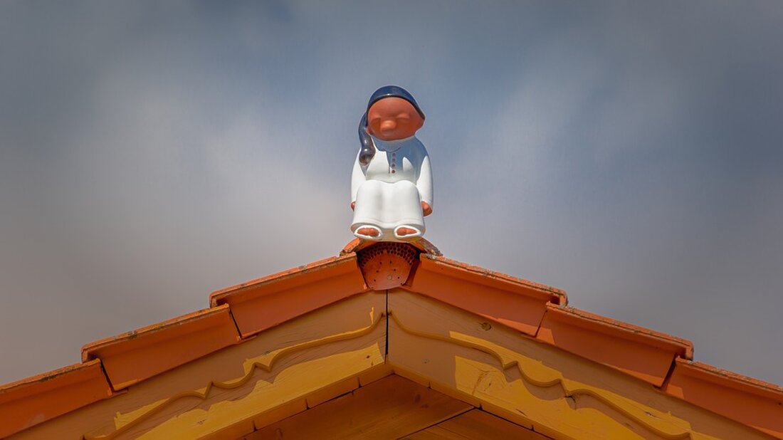 Gemäß einem Bericht von www.n-tv.de, zeigt sich, dass das Einkommen der deutschen Landwirte aufgrund starker Schwankungen schwer zu beziffern ist. Die Gewinne können stark variieren, und es gibt große Unterschiede in den Einkommensmöglichkeiten je nach Betriebsgröße, Betriebsform und regionalen Bedingungen. Das Landwirtschaftsministerium berechnet die Einkommen in der Landwirtschaft auf Basis von 8000 repräsentativ ausgewählten Betrieben. Dabei lag das Bruttojahreseinkommen in einem Haupterwerbsbetrieb im Durchschnitt der Wirtschaftsjahre 2019/20 bis 2021/22 bei 46.000 Euro je nicht entlohnter Arbeitskraft. Dabei zeigen sich extremen Unterschiede nach Größe und Produkt, wobei Ackerbau im Schnitt deutlich lukrativer ist als andere landwirtschaftliche Erzeugnisse. Des Weiteren zeigt sich, …