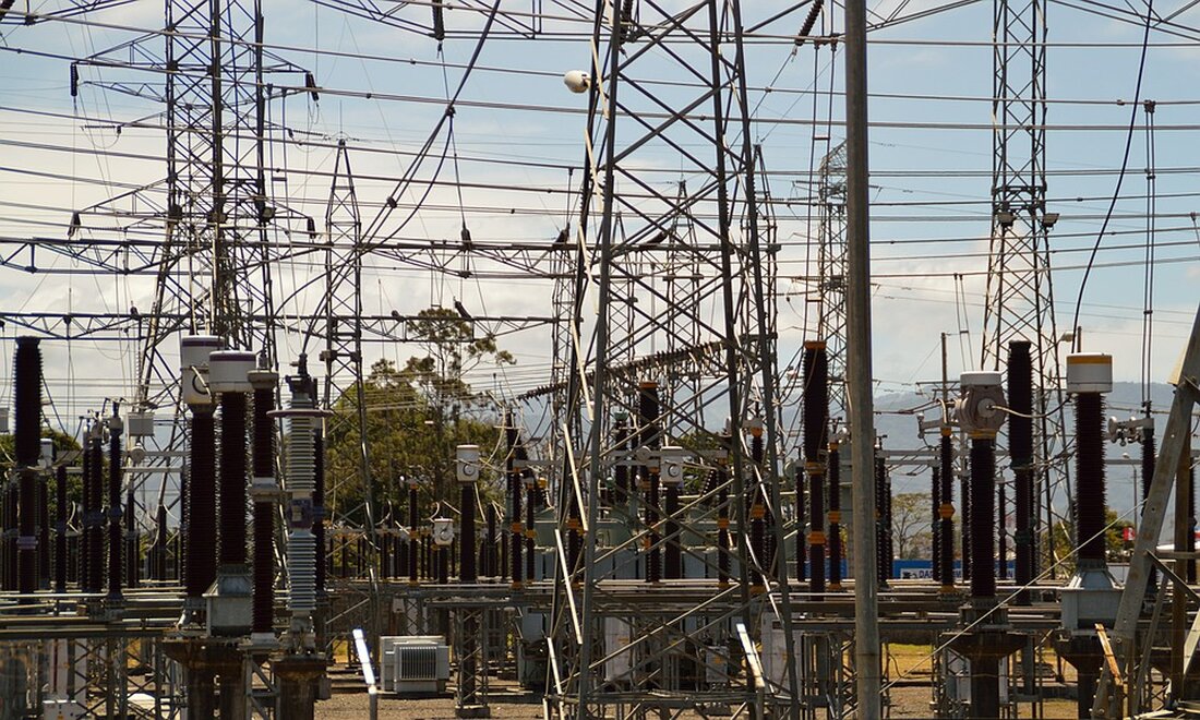 Gemäß einem Bericht von www.ariva.de liegt der Anteilsschein von PG & E derzeit im Plus und hat einen Wertanstieg von 0,62 Prozent verzeichnet. Der jüngste Kurs betrug 17,17 US-Dollar, was einen Anstieg um 11 Cent gegenüber dem Schlusskurs vom Vortag entspricht. Im Vergleich zum Gesamtmarkt steht der Anteilsschein von PG & E gut da, während der S&P 500 derzeit um 0,07 Prozent im Minus liegt. Das Unternehmen PG & E ist die Holding der Pacific Gas and Electric Co, die als Versorgungsunternehmen im nördlichen und zentralen Kalifornien aktiv ist, indem sie Strom erzeugt und die Stromübertragung und -verteilung innerhalb ihres …