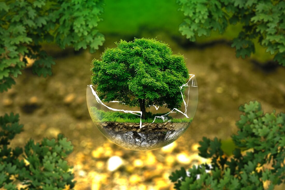 Infrastruktur-Investitionen sind eine gute Möglichkeit, die ökologische Transformation der Wirtschaft zu unterstützen. Dies wurde von der ALH-Gruppe betont, die in den letzten beiden Jahren ihre Eigenkapital-Investitionen um 648 Millionen Euro auf 1,18 Milliarden Euro gesteigert hat. Diese Investitionen umfassen beispielsweise Solarparks im Südwesten Deutschlands. Gleichzeitig hat sich das Fremdkapital-Engagement der ALH-Gruppe im gleichen Zeitraum um 377 Millionen Euro auf 1,19 Milliarden Euro erhöht. Damit hat die Gruppe deutlich in erneuerbare Energien investiert. Gemäß Vorstand Rohm von ALH-Gruppe besteht jedoch die Herausforderung, dass bei Onshore-Windparks häufig kleinere Projektgesellschaften beteiligt sind, die nicht die erforderlichen Daten an die Versicherer liefern, um das …