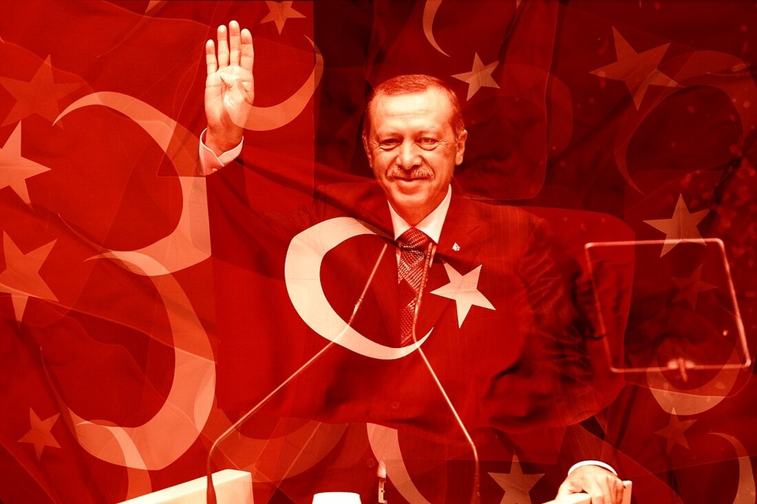 Gemäß einem Bericht von www.rnd.de, haben die Anleger in der Türkei den Sieg von Recep Tayyip Erdogan in der Stichwahl begrüßt, da dies Gewissheit über die künftige Regierung bringt. Der Leitindex BIST 30 stieg um 4,4 Prozent, erreichte 5269,87 Punkte und damit das höchste Niveau seit den Tagen vor der ersten Wahlrunde. Die türkische Landeswährung hingegen, die Lira, verlor an Wert. Der Wahlausgang wirft jedoch die Frage auf, ob Erdogan Maßnahmen zur Eindämmung der Inflation ergreifen wird. Trotz eines massiven Anstiegs der Inflation reagierte er bisher nur mit mäßigen Zinsanhebungen. Dies führte zu einem erheblichen Wertverlust der Lira auf dem …