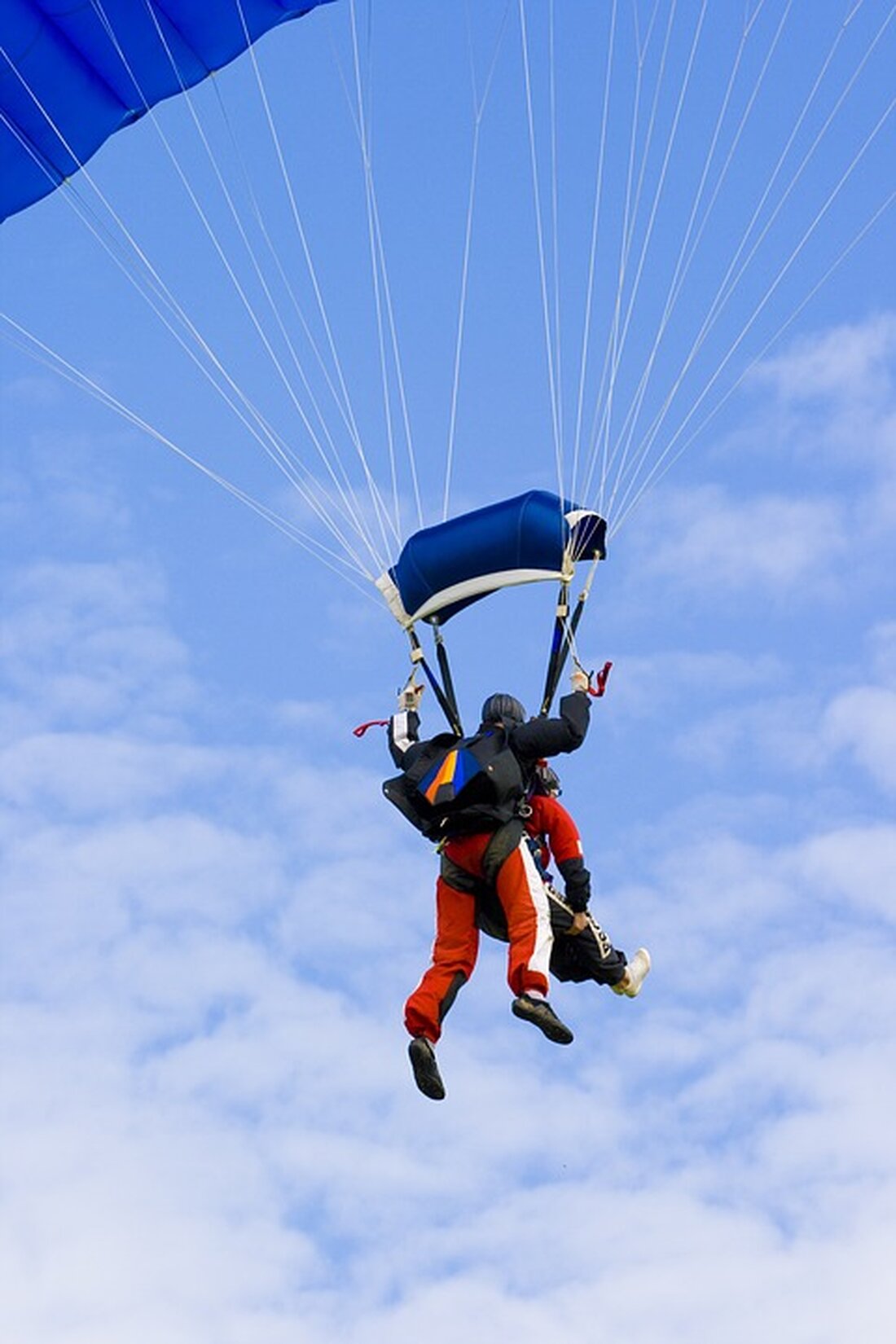 Früher in Rente und das abschlagsfrei: Wer 45 Jahre in die Rentenversicherung eingezahlt hat, kann einen Antrag auf &#8222;Rente mit 63&#8220; stellen. Neue Zahlen zeigen: Das machen immer mehr Menschen. Die Zahl der Anträge auf abschlagsfreie Rente nach 45 Arbeitsjahren ist in den ersten neun Monaten 2023 stark gestiegen. Bis Ende September gab es bereits 245.289 neue Anträge auf die &#8222;Rente mit 63&#8220;, wie die &#8222;Bild&#8220;-Zeitung am Samstag unter Berufung auf Zahlen der Deutschen Rentenversicherung berichtete. Das sind 16,8 Prozent mehr als im gleichen Zeitraum des Vorjahres (210.062) und fast so viele wie im gesamten Jahr 2015. Der Anstieg ist &hellip;