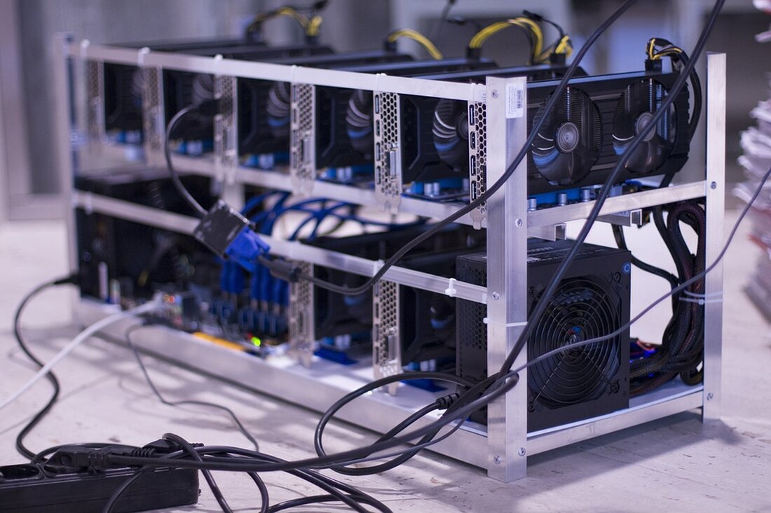 Gemäß einem Bericht von www.finanzen.ch, notiert der Bitcoin-Kurs aktuell -0,19 Prozent schwächer bei 43&#8217;645,74 US-Dollar. Der Kurs des Bitcoin Cash ist um 0,56 Prozent auf 246,28 US-Dollar gestiegen, während Ethereum um 4,68 Prozent auf 2&#8217;334,71 US-Dollar zulegt. Der Litecoin-Kurs ist um 1,75 Prozent auf 73,72 US-Dollar gestiegen, während Ripple bei 0,6376 US-Dollar stagniert. Cardano verzeichnet einen Anstieg um 0,71 Prozent auf 0,4457 US-Dollar, und Monero steigt um 2,80 Prozent auf 175,58 US-Dollar. IOTA, Verge, Stellar, NEM, Dash und NEO bewegen sich kaum oder verzeichnen leichte Anstiege. Die aktuellen Schwankungen zeigen, dass einige Kryptowährungen wie Ethereum und Monero an Wert gewinnen, &hellip;