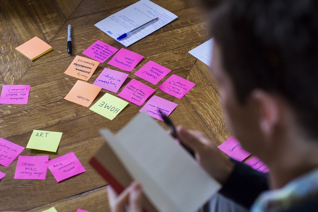 Gemäß einem Bericht von www.deraktionaer.de fällt die Aktie von Alibaba auch nach Veröffentlichung der Quartalszahlen. Zahlreiche Analysten haben daraufhin ihre Einschätzungen zum chinesischen E-Commerce-Giganten aktualisiert. Trotzdem bleibt es fraglich, ob der erneute Kursrückgang aus fundamentaler Sicht übertrieben ist. Kursziele sinken trotz Kaufempfehlungen Die Analyse von Bloomberg-Daten zeigt, dass die Kursziele für Alibaba nach den aktuellen Zahlen auf ein neues Tief gefallen sind. Obwohl es keine Verkaufsempfehlung gibt, haben zahlreiche Analysten ihre Kursziele gesenkt. Aktuell gibt es 42 Kaufempfehlungen und zehn Empfehlungen, die lediglich zum Halten raten. Reaktionen der Analysten Analysten von JPMorgan, Truist, Mizuho und Goldman Sachs haben ihre Kursziele &hellip;