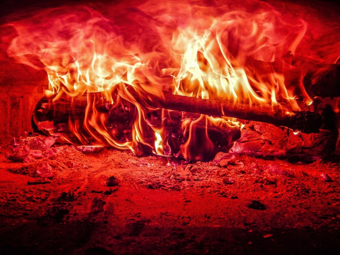 Gemäß einem Bericht von www.presseportal.de, Missstände bei der Postbank: Verbraucherzentrale NRW schaltet die BaFin ein Katastrophaler Umgang mit gepfändeten Konten: Aufsichtsbeschwerde eingereicht Die Verbraucherzentrale NRW hat die Bundesanstalt für Finanzdienstleistungsaufsicht (BaFin) eingeschaltet und Aufsichtsbeschwerde eingereicht aufgrund von katastrophalem Umgang mit gepfändeten Konten bei der Postbank. Betroffene Personen haben Schwierigkeiten, an ihre geschützten Guthaben zu gelangen, was zu finanziellen Engpässen und existenziellen Problemen führt. Die Verbraucherzentrale sieht gravierende Verstöße gegen gesetzliche Vorschriften und fordert dringendes Einschreiten der BaFin. Die Postbank scheint keine ordnungsgemäße Organisation der Abläufe zur Einhaltung von gesetzlichen Pfändungsschutzvorschriften sicherzustellen, was zu einer verzweifelten Situation der Betroffenen führt. Die …