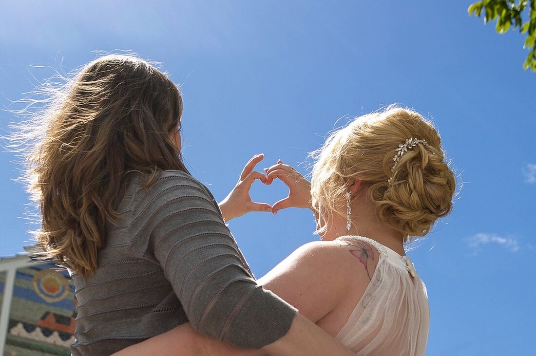 Gemäß einem Bericht von www.handelsblatt.com, In den letzten Jahren hat sich der Immobilienmarkt in Deutschland kontinuierlich entwickelt und eine starke Nachfrage nach Wohnraum verzeichnet. Dieser Trend hat dazu geführt, dass die Preise für Immobilien in vielen Städten stark angestiegen sind. Eine aktuelle Studie zeigt jedoch, dass sich dieser Trend in nächster Zeit verlangsamen könnte. Die Studie prognostiziert, dass sich die Preisanstiege in den kommenden Jahren abflachen werden, was darauf zurückzuführen ist, dass die Nachfrage nach Wohnraum langsam nachlassen wird. Ein Grund dafür ist die demografische Entwicklung, die zu einer abnehmenden Bevölkerungszahl führen wird. Zudem wurde in der Studie auch auf &hellip;