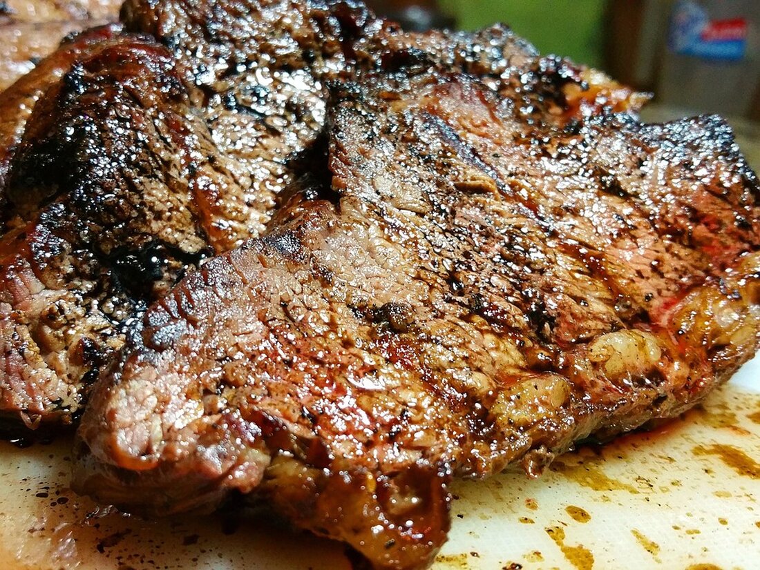 Der Leitzins wird voraussichtlich ab der zweiten Hälfte des Jahres 2024 sinken, was die Hypothekarzinsen und Immobilienpreise beeinflussen wird. Gleichzeitig werden die Mieten voraussichtlich weiter steigen. Das Besitzen einer eigenen Immobilie könnte sich daher mittelfristig wieder lohnen. Als Experte für den Immobilienmarkt ist es wichtig, die Auswirkungen dieser prognostizierten Entwicklungen zu analysieren. Gemäß einem Bericht von www.cash.ch, wird erwartet, dass der Leitzins in der zweiten Jahreshälfte 2024 sinken wird. Diese Entwicklung könnte zu einer Verringerung der Hypothekarzinsen führen, was wiederum die Attraktivität von Immobilienkäufen erhöhen könnte. Gleichzeitig wird prognostiziert, dass die Mieten weiterhin steigen werden. Wenn die Mietkosten steigen und &hellip;