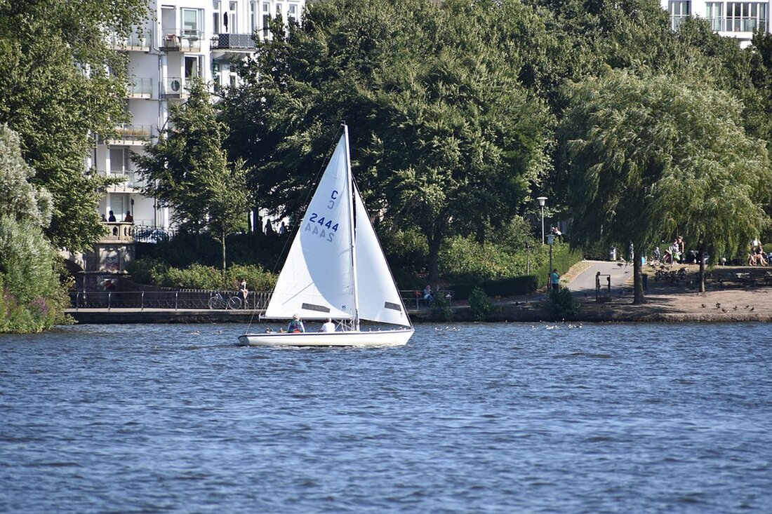 Gemäß einem Bericht von www.welt.de, Kurz vor der Veröffentlichung der neuen Pisa-Ergebnisse warnte der Bildungsökonom Ludger Wößmann vor den Folgen einer verfehlten Bildungspolitik und bezeichnete die Bildungskrise als das größte Standortrisiko Deutschlands. Wößmann betonte, dass die Bildungskrise direkte Auswirkungen auf die Produktivität von Kindern und Jugendlichen in der Gesellschaft habe und dass die Bildung ein wesentlicher Faktor für die zukünftige Eingliederung in den Arbeitsmarkt sei. Zudem wies er auf den Arbeits- und Fachkräftemangel hin, welcher durch die Bildungskrise nicht weiter verschärft werden darf. Die Analysen von Ludger Wößmann zeigen, dass Menschen mit akademischen oder beruflichen Qualifikationen eine viel geringere Arbeitslosenquote &hellip;
