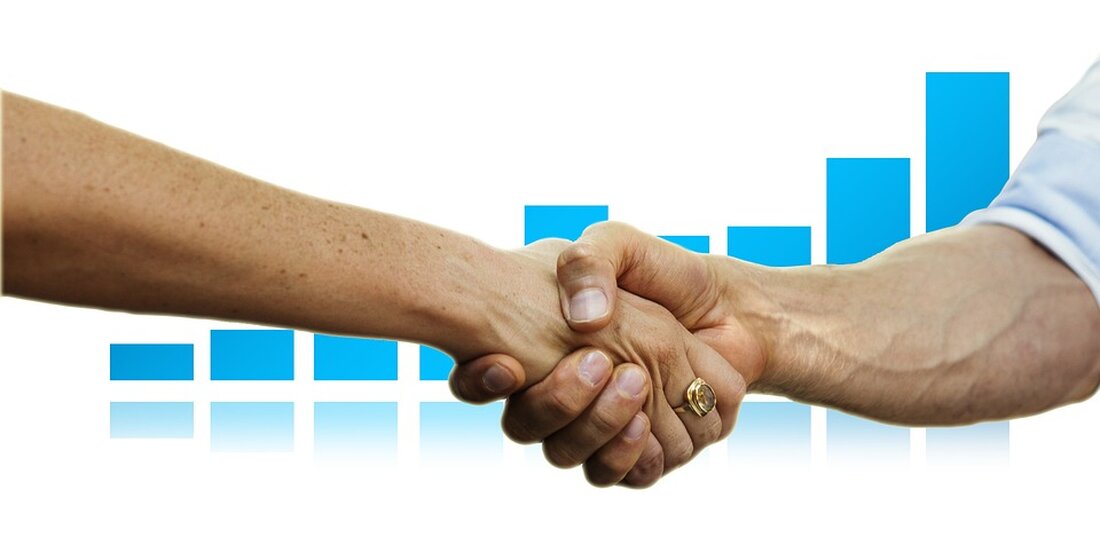 Die Bilanz von Coinbase hat sämtliche Erwartungen übertroffen und die Aktie reagierte mit einem Kurssprung. Andreas Wolf von HeavytraderZ beleuchtet in seinem Bericht auch die Entwicklungen bei BYD und China-Werten. Die positiven Quartalszahlen von Coinbase könnten eine starke Auswirkung auf den Markt haben. Mit einem deutlichen Übertreffen der Erwartungen signalisiert das Unternehmen Stärke und Vertrauen in den Kryptowährungssektor. Dies könnte nicht nur zu einem Anstieg der Coinbase-Aktie führen, sondern auch das Vertrauen der Anleger in den gesamten Kryptomarkt stärken. Die positive Stimmung könnte dazu führen, dass auch andere Kryptowährungsunternehmen und -investitionen profitieren. BYD und China-Aktien könnten aufgrund des Berichts von …