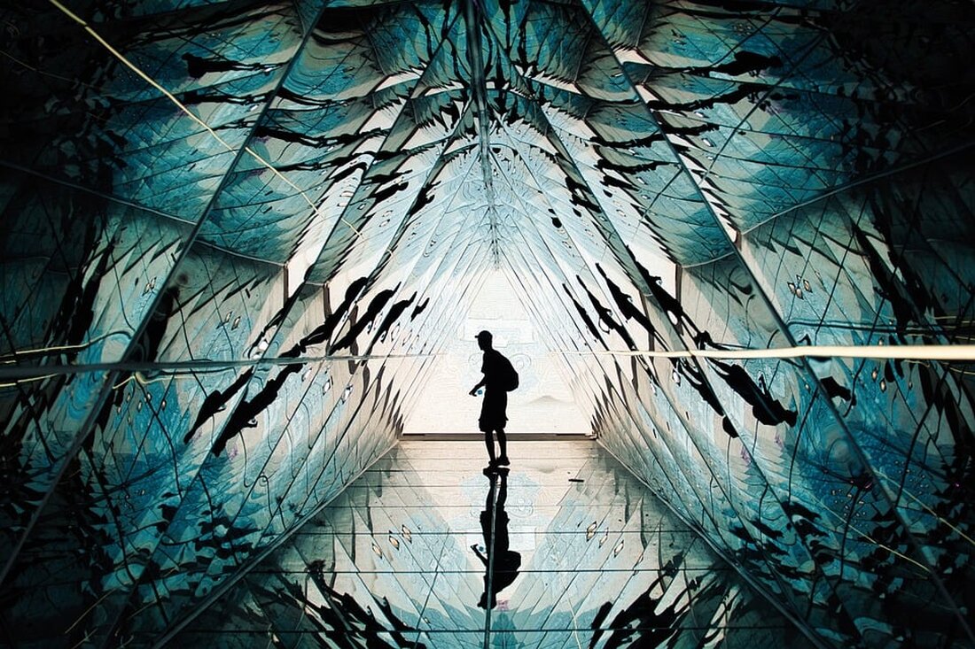 Gemäß einem Bericht von www.n-tv.de, stellt die Verbraucherzentrale Schleswig-Holstein einen anhaltend hohen Beratungsbedarf fest. Dieser kann auf die steigende Inflation und die hohen Energiepreise zurückgeführt werden, die vor allem ärmeren Menschen zu schaffen machen. Im vergangenen Jahr verzeichnete die Verbraucherzentrale knapp 80.650 Verbraucherkontakte, wobei mehr als 41.000 Fragen sich um das Thema Energie/Heizung und rund 7.200 um das Thema Finanzen drehten. Die Verzweiflung, der Frust und die Wut der Menschen sind laut der Verbraucherzentrale deutlich gestiegen und dienen als Nährboden für extreme politische Einstellungen. Aus diesem Grund bemüht sich die Verbraucherzentrale, das Vertrauen in den Rechtsstaat zu stärken und einen …