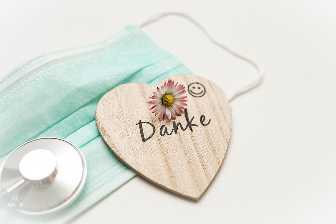 Gemäß einem Bericht von www.augsburger-allgemeine.de, plant die Stadt Augsburg, auf dem ehemaligen Ledvance-Areal 800 neue Wohnungen zu bauen. Dieses Bauprojekt wird den Immobilienmarkt in Augsburg maßgeblich beeinflussen. Die Schaffung von 800 neuen Wohnungen in Augsburg wird zu einem Anstieg des Wohnraumangebots führen. Dies könnte dazu führen, dass der Mietpreisdruck in der Stadt nachlässt, da das Angebot an Wohnraum steigt. Gleichzeitig könnte eine größere Auswahl an Wohnungen den Wettbewerb unter den Vermietern erhöhen, was wiederum zu attraktiveren Mietangeboten für potenzielle Mieter führen könnte. Zusätzlich wird die Schaffung von 800 neuen Wohnungen auch zu einer erhöhten Nachfrage nach lokalen Bau- und Renovierungsdienstleistungen &hellip;