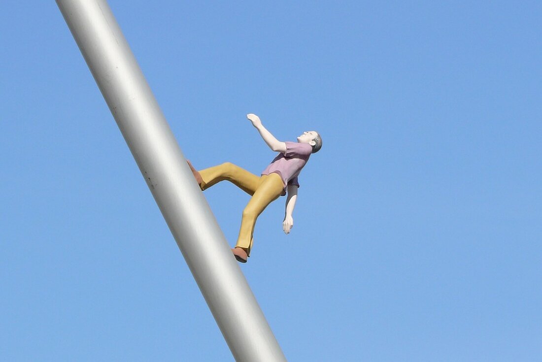 Gemäß einem Bericht von www.hna.de, In Kassel werden auf kleinanzeigen.de Fehlprägungen von 2-Euro-Münzen für mehrere tausend Euro angeboten. Die Anbieter erhoffen sich zum Teil fünfstellige Erlöse. Fehlprägungen sind Münzen mit kleineren oder größeren Fehlern, die beim Prägen entstanden sind. Diese Fehler sind nicht gewollt, machen die Münze aber zu einem Unikat. Sogar eine fehlerhafte Zwei-Euro-Münze wird für stolze 12.345 Euro plus Versandkosten angeboten. Der Markt für Sammlerstücke wie Fehlprägungen von Münzen ist ein Nischenmarkt, der von Sammlern und Investoren geprägt ist. Während der tatsächliche Wert einer fehlerhaften Münze schwer zu bestimmen ist, können Fehlprägungen für Sammler einen beträchtlichen Wert haben. &hellip;