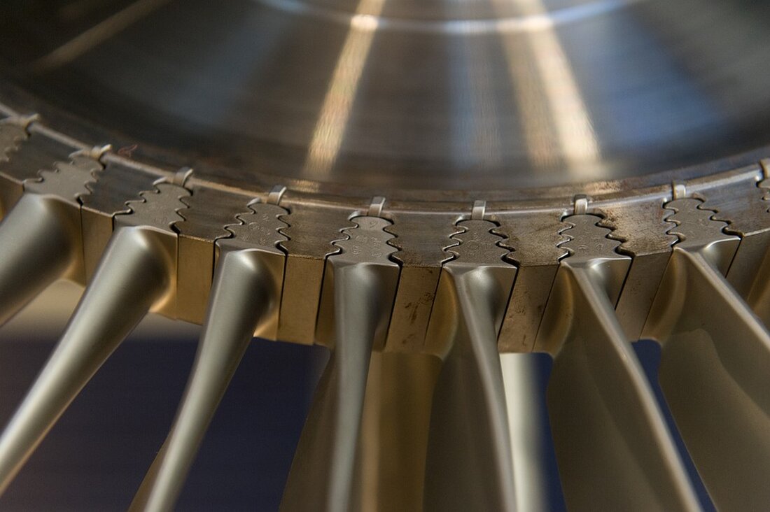 Gemäß einem Bericht von Bild.de, haben sich die Standortbedingungen für Unternehmen in Deutschland in den letzten Jahren drastisch verschlechtert. Laut einer aktuellen Standortumfrage der DIHK bewerten Unternehmensvertreter die Wirtschaftspolitik und den Industriestandort insgesamt so schlecht wie nie zuvor. Die Note 4,8, die sie vergeben haben, ist eine historische Tiefstmarke und deutlich schlechter als in den Vorjahren. Besonders kritisiert werden die bürokratischen Auflagen, die hohen Energiepreise, die Ineffizienz von Behörden und die langen Planungs- und Genehmigungsverfahren. Dies hat dazu geführt, dass der Mittelwert der Standortfaktoren auf 4,0 gesunken ist, was ein alarmierendes Signal an die Politik darstellt. Als Finanzexperte ist es …