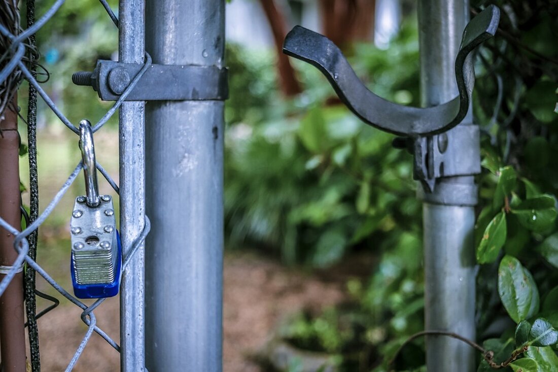 Gemäß einem Bericht von CryptoPR ist der Bitcoin die wertvollste Kryptowährung der Welt und hat seit seiner Entstehung beeindruckende Kursprognosen hervorgebracht. Viele dieser Prognosen haben sich als zutreffend erwiesen. Obwohl der aktuelle Kurs bei rund 35.000 $ liegt, besteht immer noch ein immenses Potenzial für zukünftiges Wachstum. Die fundamentalen Treiber von Bitcoin, wie das begrenzte Angebot, die wachsende Akzeptanz und die Rolle als Wertaufbewahrungsmittel in einer digitalisierten Welt, lassen die Perspektiven weiterhin günstig erscheinen. Ein Krypto-Trader geht sogar davon aus, dass der Bitcoin-Preis nach der Genehmigung des Bitcoin-Spot-ETFs bis zu 1 Million $ erreichen könnte. Der sogenannte „Multiplier-Effekt“ könnte zu …