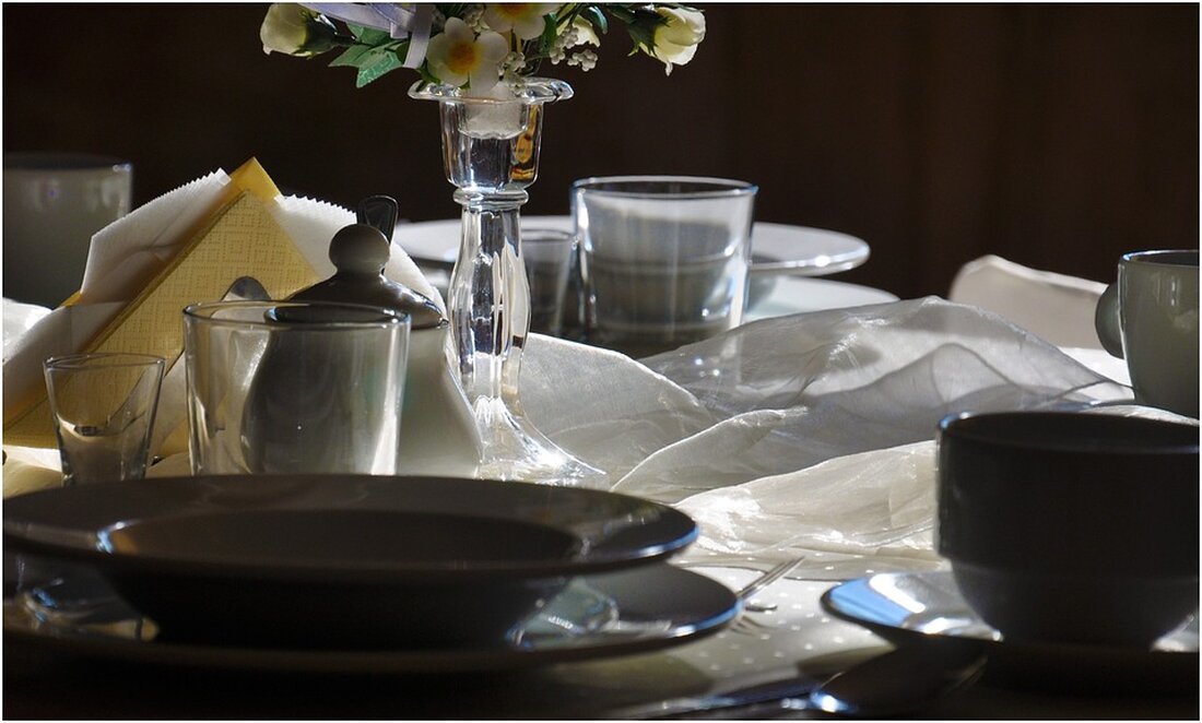 Gemäß einem Bericht von www.verivox.de, Die Kfz-Versicherer haben in diesem Jahr ihre Prämien drastisch erhöht, und 84 Prozent der Fahrzeughalter sind von den Preissteigerungen betroffen. Von diesen Preissteigerungen hat 58 Prozent der Befragten eine direkte Preiserhöhung erhalten, während 25 Prozent der Fahrzeughalter keine Veränderung in ihren Beiträgen bemerkt haben, obwohl sie in den letzten zwölf Monaten keinen Schaden gemeldet haben. Nur 12 Prozent gaben an, dass ihr Beitrag im Vergleich zum Vorjahr gesunken ist. Die Mehrheit der Autobesitzer (71 Prozent) akzeptiert die höheren Beiträge, obwohl es Möglichkeiten gibt, diesen zu entgehen, wie einen Tarifwechsel, die Anpassung veralteter Angaben oder den &hellip;