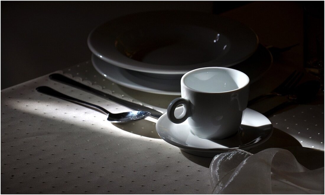 Gemäß einem Bericht von www.wa.de, wird die Rente mit 63 im Jahr 2024 von Abschlägen betroffen sein, insbesondere für den Jahrgang 1962. Diejenigen, die im kommenden Jahr 63 werden, werden mit steigenden Abschlägen konfrontiert sein, die während der frühestmöglichen Inanspruchnahme der Rente erhoben werden. Für jeden Monat, den Versicherte vorzeitig in Rente gehen, werden 0,3 Prozent von ihrer Rente abgezogen, was zu einem dauerhaften Abschlag führt. Im nächsten Jahr werden Versicherte des Jahrgangs 1961, die ab 2024 63 Jahre alt werden, einen maximalen Abschlag von 12,6 Prozent erleiden. Der Jahrgang 1962 hingegen wird mit einem Abschlag von 13,6 Prozent konfrontiert &hellip;