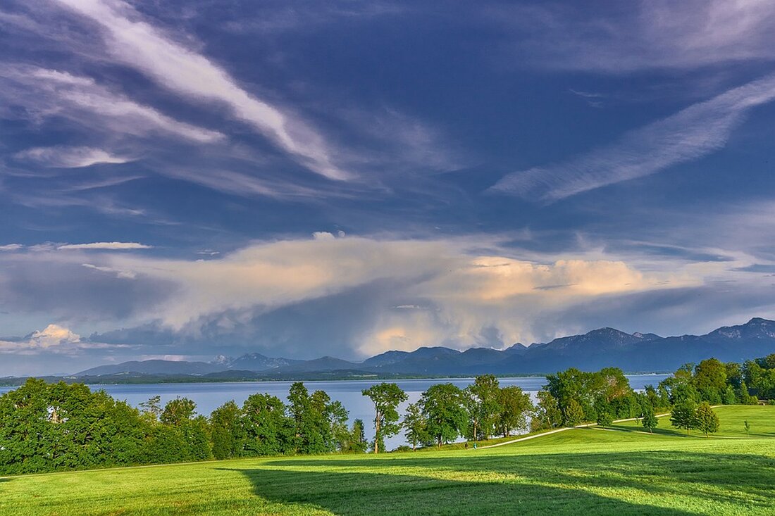 Gemäß einem Bericht von www.welt.de, Deutschland wähnt sich noch inmitten einer schweren Krise am Immobilienmarkt. Doch immer mehr Indikatoren deuten darauf hin, dass ein Umschwung bevorsteht. Marktbeobachter prophezeien eine einmalige Gelegenheit für potenzielle Käufer. WELT erklärt, worauf Sie dabei achten sollten.