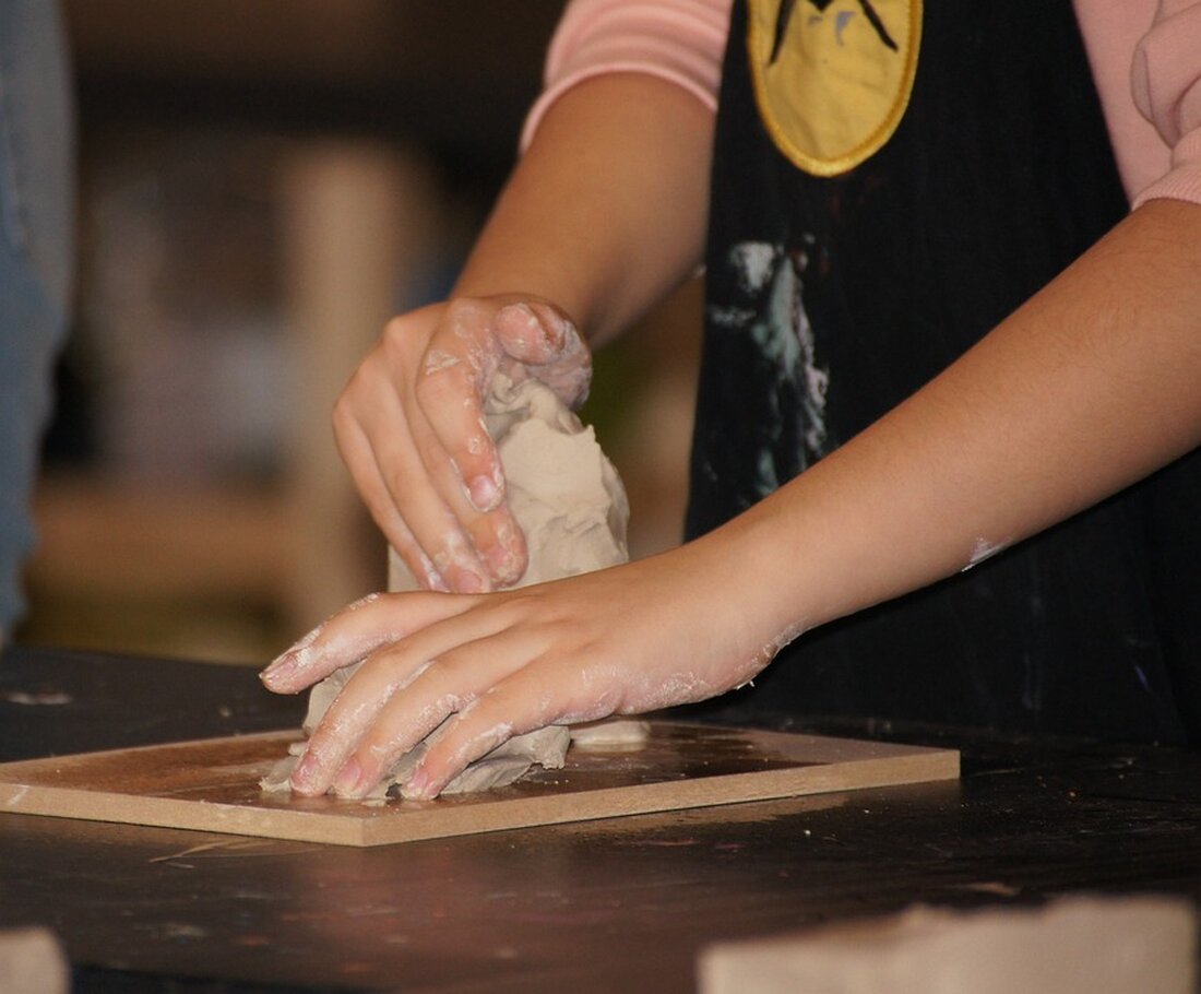 Gemäß einem Bericht von www.stern.de, Die private Versicherungsbranche hat in den letzten Jahren große Veränderungen durchgemacht. Es gab viele Fusionen, Übernahmen und Umstrukturierungen, die den Wettbewerb in der Branche beeinflusst haben. Die Zunahme von Online-Versicherungen und Insurtech-Start-ups hat den Markt ebenfalls verändert. Verbraucher haben jetzt eine Vielzahl von Optionen, wenn es um Versicherungen geht, und die traditionellen Versicherungsunternehmen sehen sich einem härteren Wettbewerb ausgesetzt. Als Wirtschaftsexperte kann ich bestätigen, dass diese Veränderungen erhebliche Auswirkungen auf den Markt haben. Die steigende Anzahl von Versicherungsanbietern hat zu einem intensiveren Wettbewerb geführt, was den Verbrauchern eine größere Auswahl und bessere Preise bietet. Die &hellip;