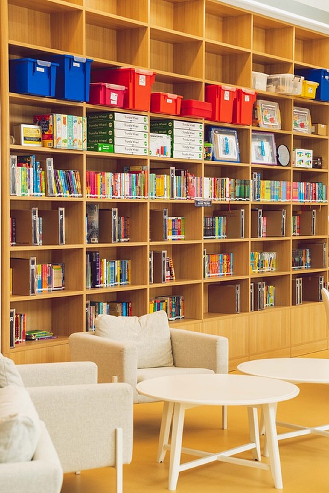 Gemäß einem Bericht von www.faz.net, hat der Verkauf von Wohnungen und Häusern in Deutschland einen Rückgang verzeichnet. Dies hat auch Auswirkungen auf den Markt für Ferienwohn- und Zweitwohnsitzen in den Alpen. Experten wie Albert Sacher stehen vor der Herausforderung, die Hintergründe für diesen Rückgang zu analysieren und die Auswirkungen auf den Immobilienmarkt zu bewerten. Die gestiegenen Zinsen werden als Hauptgrund für den Rückgang des Geschäfts mit Ferienimmobilien genannt. Aufgrund der gestiegenen Zinsen haben viele potenzielle Käufer Schwierigkeiten, die Finanzierung zu bewerkstelligen. Insbesondere das Buy-to-let-Modell, bei dem Immobilien gekauft werden, um sie zu vermieten, ist von dieser Entwicklung betroffen. Diese Entwicklung &hellip;