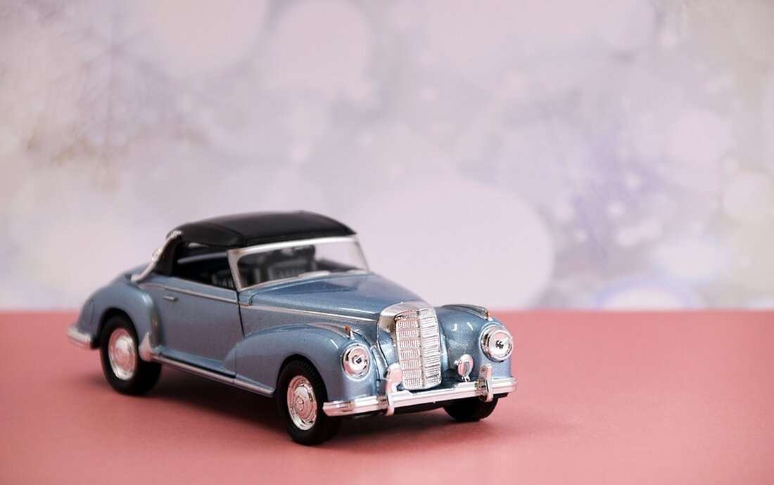 Gemäß einem Bericht von www.ndr.de, zeigt sich, dass die Folgen von Unwettern teuer werden können. Die Versicherungen, die für solche Schäden aufkommen, hängen von verschiedenen Faktoren ab. Mieter sollten eine Hausrat-Versicherung abschließen, während Haus- oder Wohnungsbesitzer zusätzlich eine Wohngebäude-Versicherung benötigen. Fahrzeugschäden werden von der Teil- oder Vollkaskoversicherung übernommen. Bei Schäden an Haus oder Dach durch Sturm, Hagel, Brand, Blitzschlag oder Leitungswasser tritt die Wohngebäude-Versicherung ein. Wasser, das von außen eindringt, muss durch eine separate Elementarschaden-Versicherung gedeckt werden. Elementarschäden umfassen Überschwemmungen, Erdrutsche, Lawinen, Schneedruck und Erdbeben, die in Zukunft mit der Zunahme schwerer Unwetter mit Starkregen an Bedeutung gewinnen. Die private &hellip;